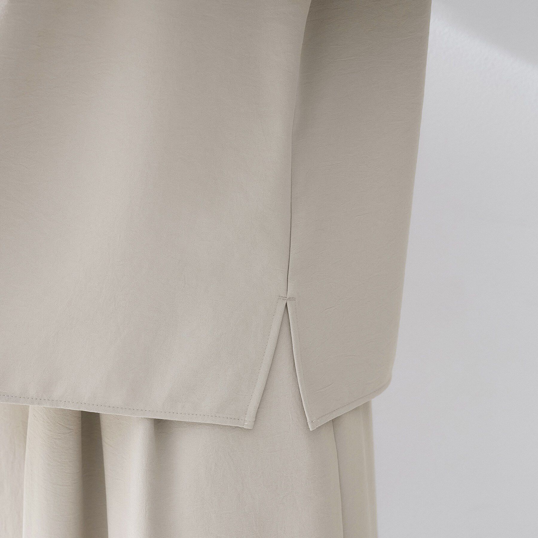 UNTITLED「【夏の名品セットアップが今年も登場！/はっ水/遮熱】リラクミスト 前後2WAYブラウス」|シャツ・ブラウス|