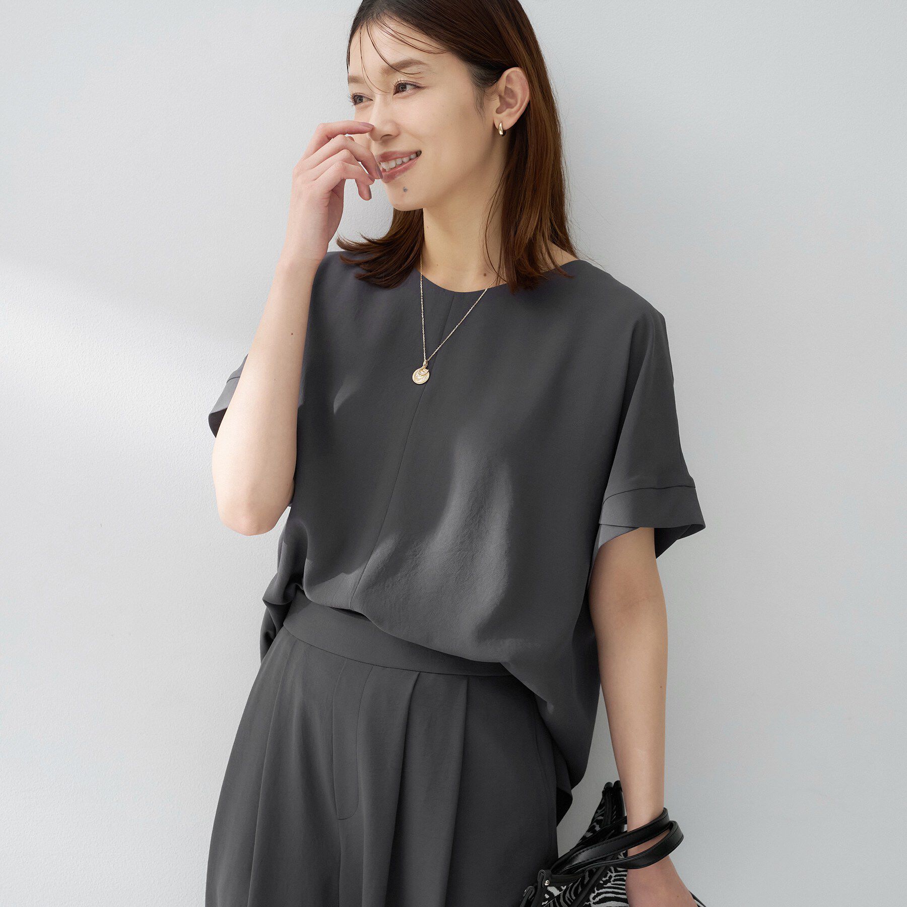 UNTITLED「【夏の名品セットアップが今年も登場！/はっ水/遮熱】リラクミスト 前後2WAYブラウス」|シャツ・ブラウス|