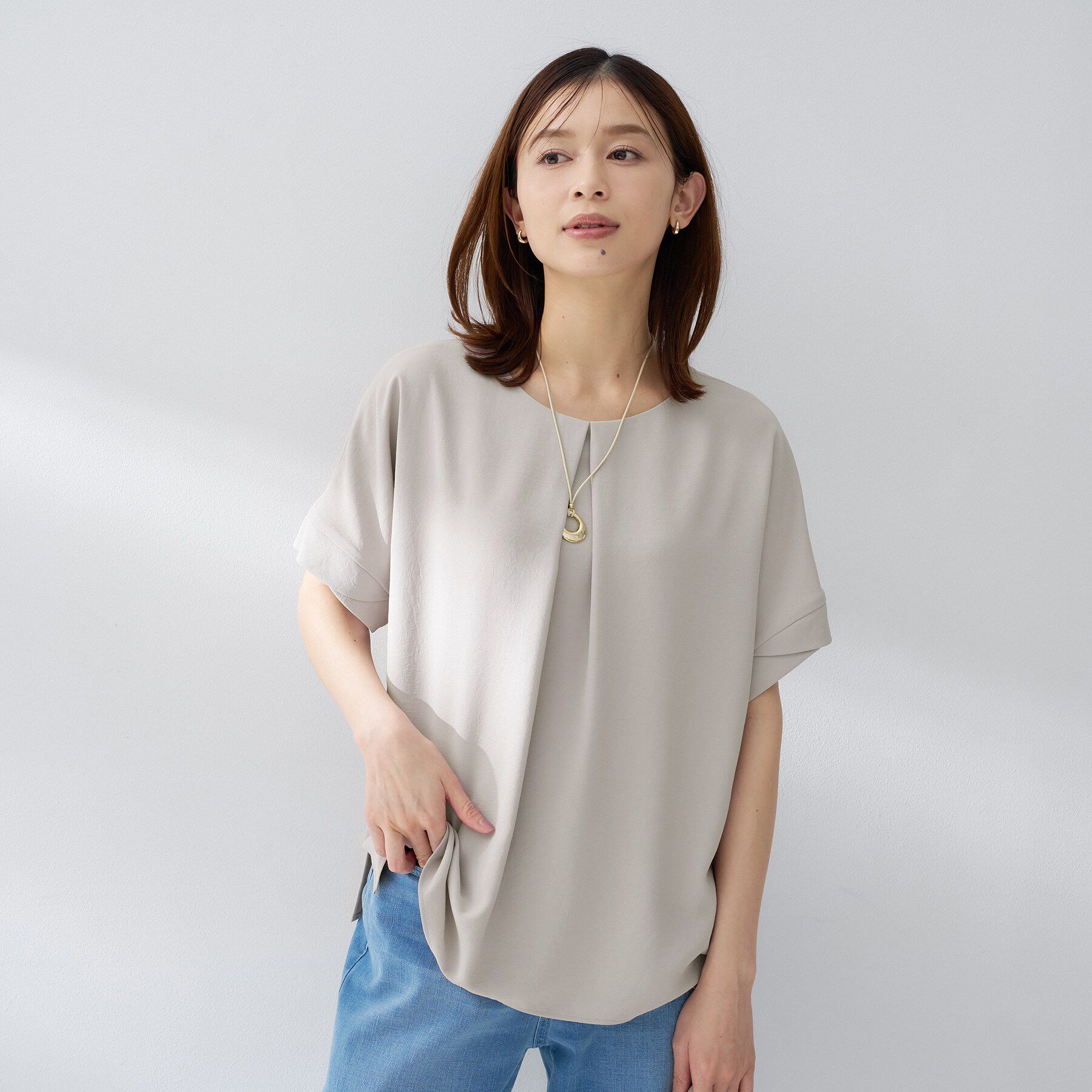 UNTITLED「【夏の名品セットアップが今年も登場！/はっ水/遮熱】リラクミスト 前後2WAYブラウス」|シャツ・ブラウス|ベージュ(052)