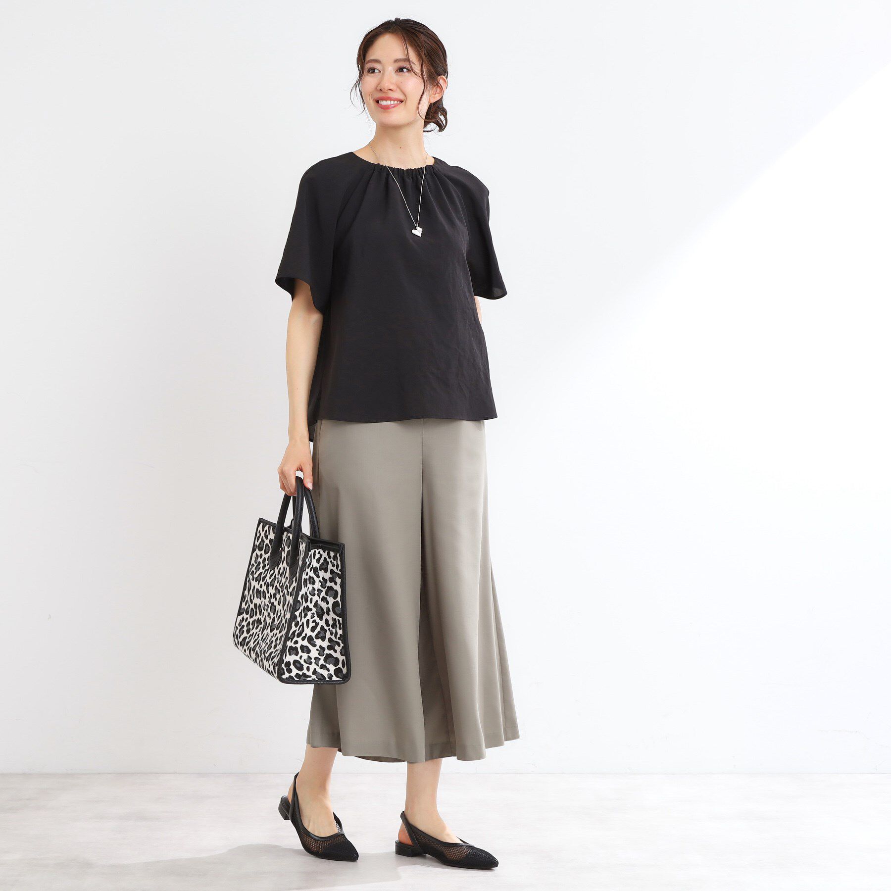 Reflect「【マシンウォッシュ可／セットアップ可／通勤におすすめ】ネックギャザータックブラウス」|シャツ・ブラウス|