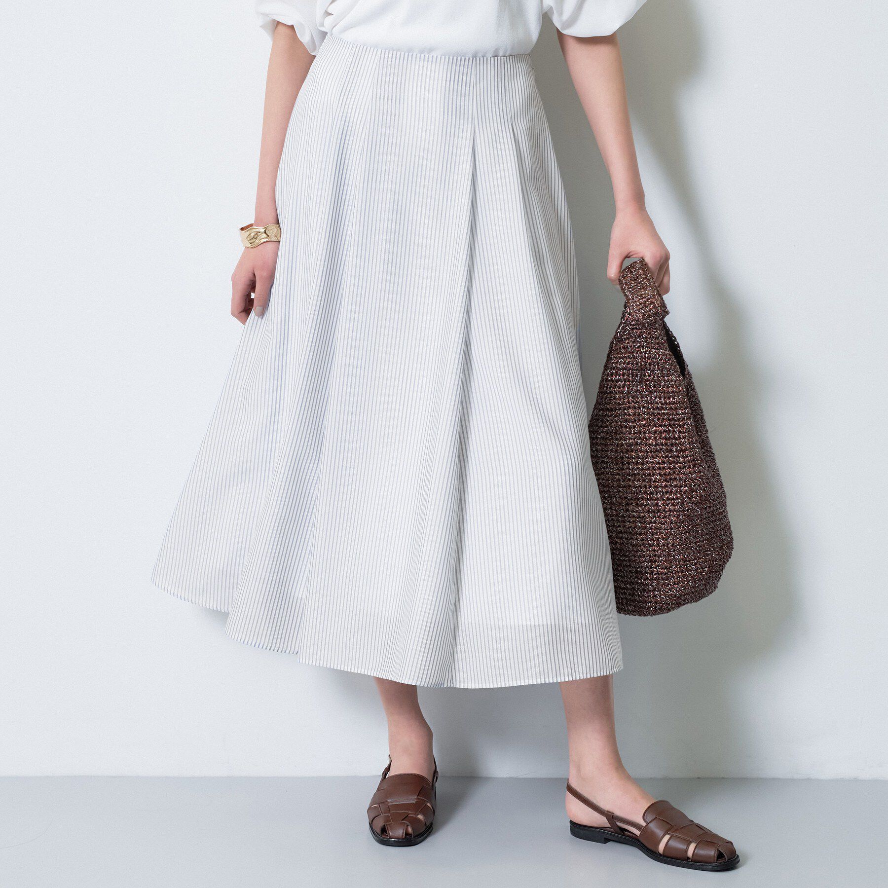 INDIVI「【洗える／SETUP可能】シアーシャンブレータックフレアスカート」|スカート|ホワイト&times;ネイビー