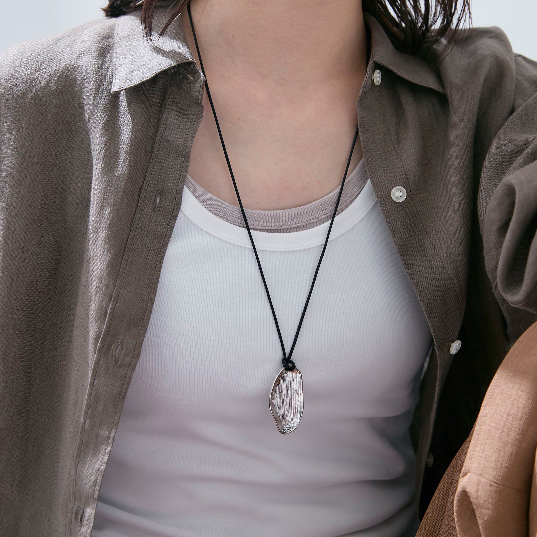 INDIVI「【長さ調整自由】ニュアンスモチーフ コードペンダント」|ネックレス|