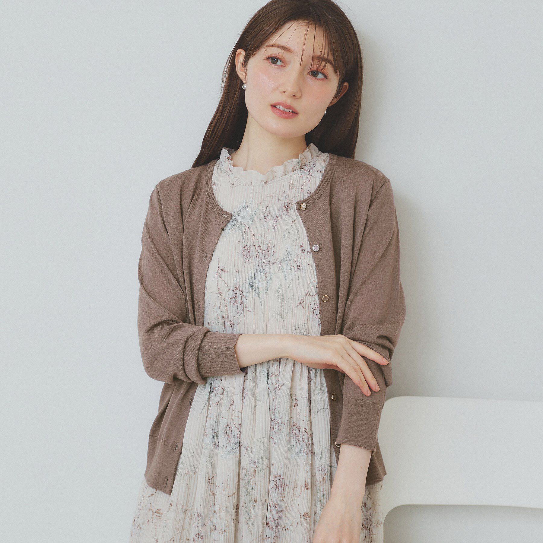 index「《7色展開/XS-LLサイズ》ビジューボタンニットカーディガン【洗濯機洗い可/抗ピル/接触冷感】」|カーディガン|