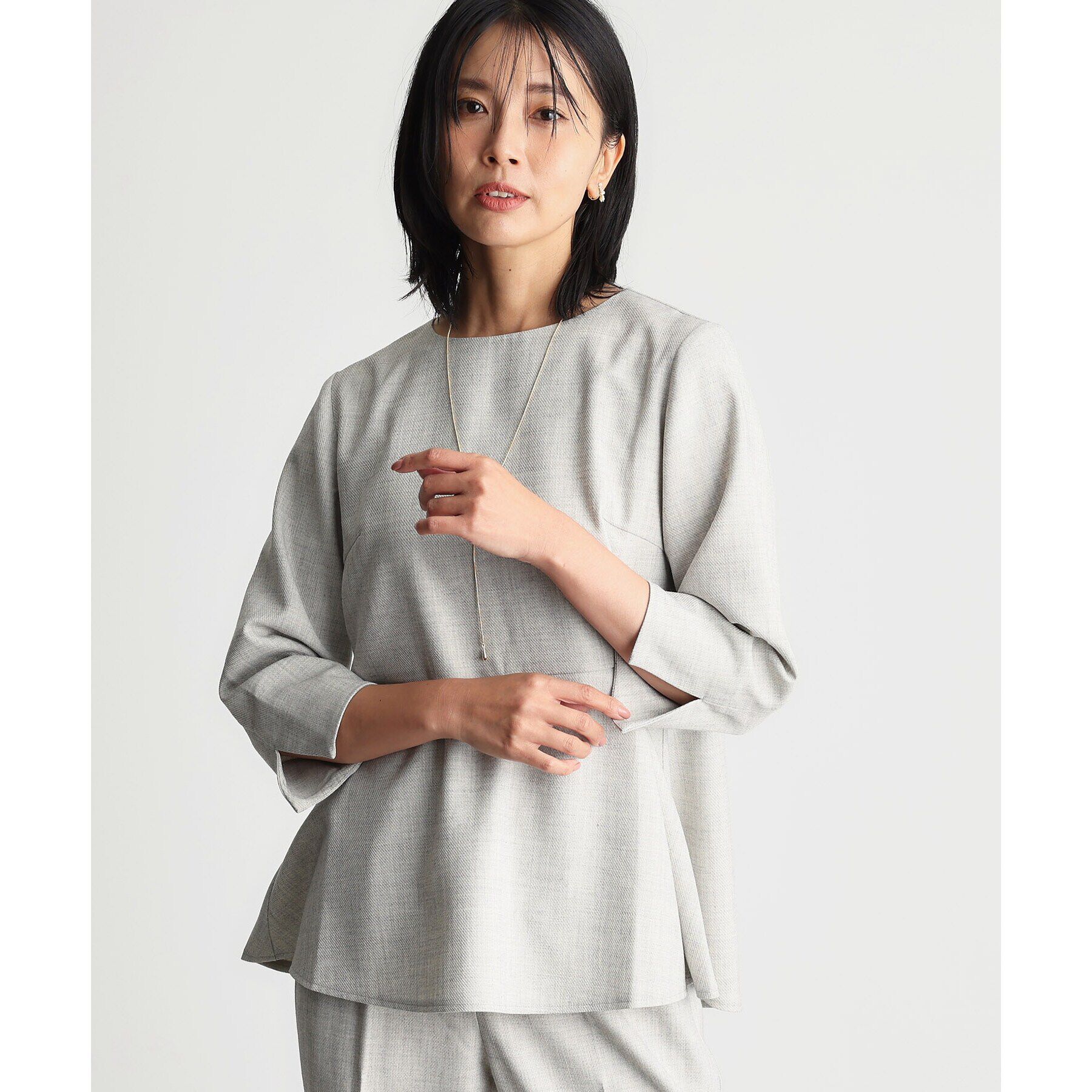 THE SHOP TK「【ONOFF活躍/セレモニー/通勤】杢調カルゼペプラムブラウス/洗える」|シャツ・ブラウス|グレージュ(050)