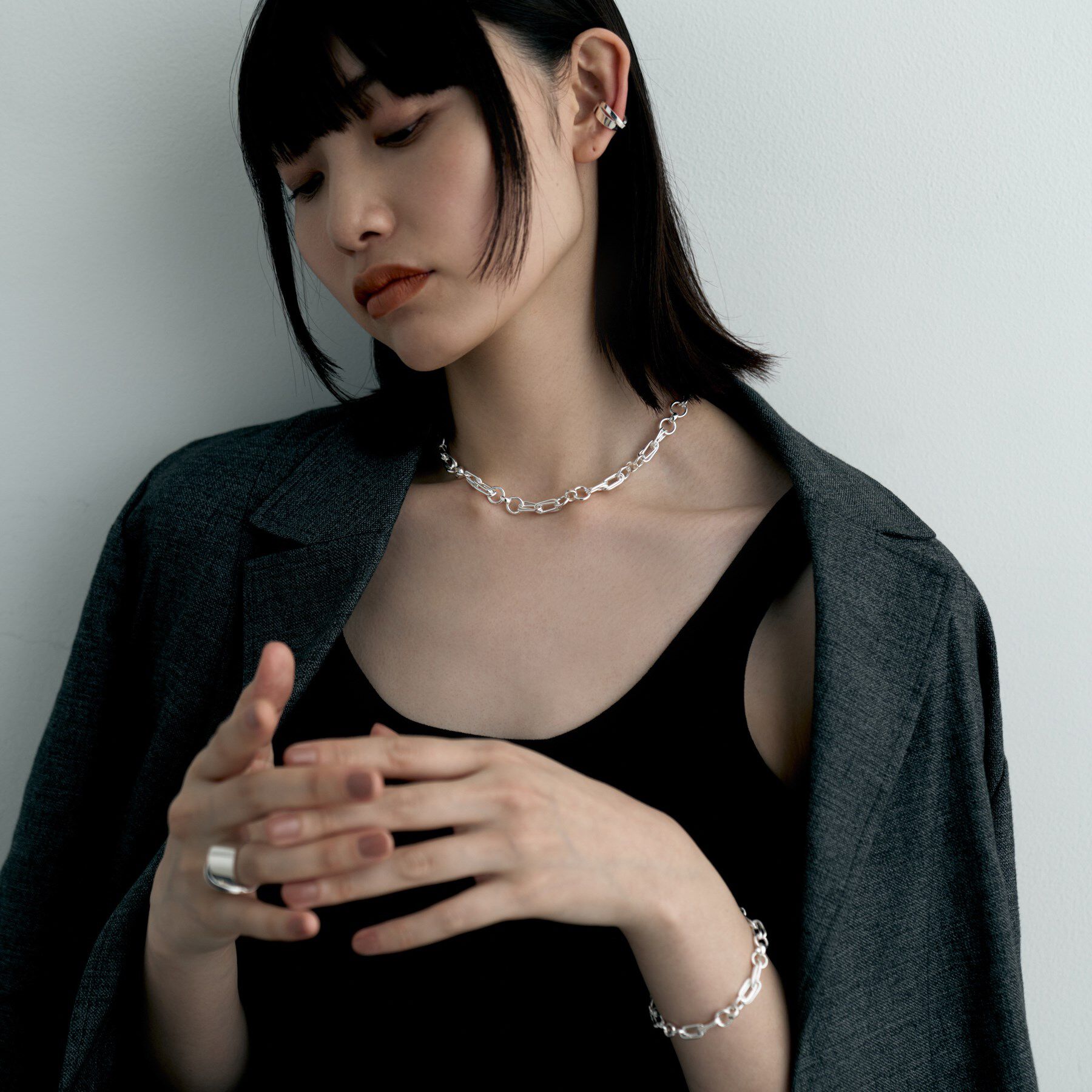 COCOSHNIK ONKITSCH「シルバー フラットオーバルクロスイヤカフ」|イヤリング|