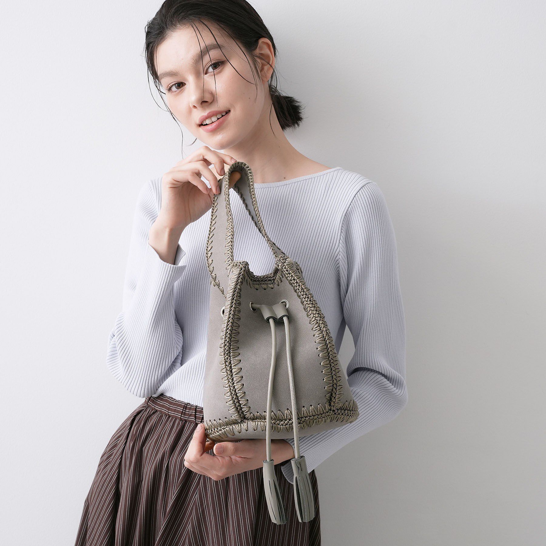 Dessin「【軽量】スエードライク巾着バケツバッグ」|ハンドバッグ|グレー(012)