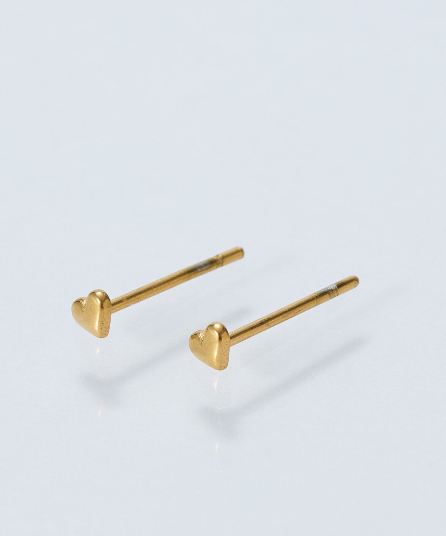 Phoebe「【金属アレルギー対応】タイニーハートピアス　ゴールド/サージカルステンレス」|ピアス|