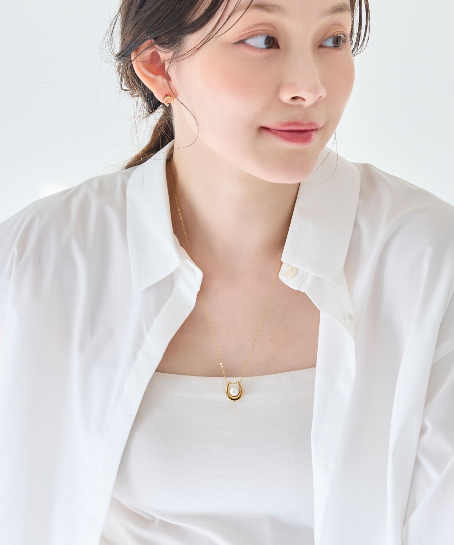 Phoebe「【金属アレルギー対応】メタリックパールホースシューネックレス　ゴールド　ステンレス/馬蹄/ギフト」|ネックレス|