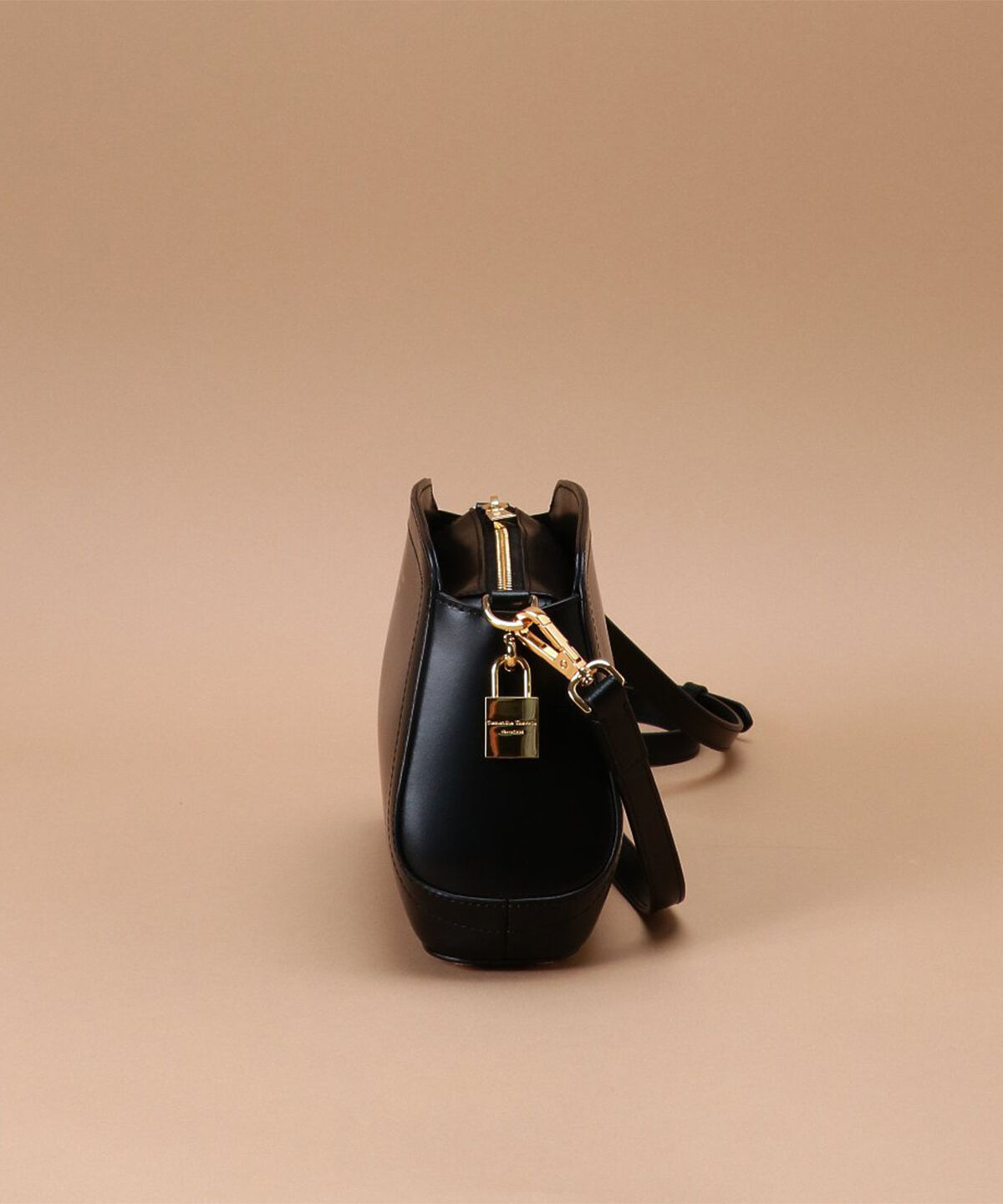 Samantha Thavasa「トラペズミニヨン ショルダーバッグ」|ショルダー・メッセンジャー|