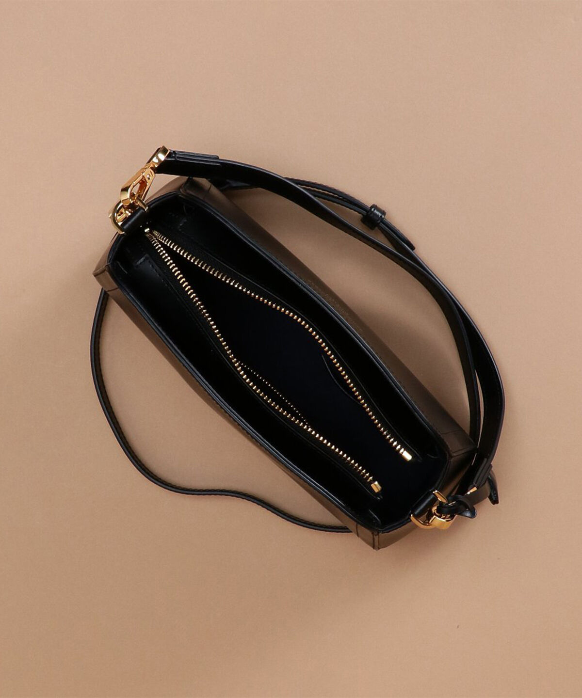 Samantha Thavasa「トラペズミニヨン ショルダーバッグ」|ショルダー・メッセンジャー|