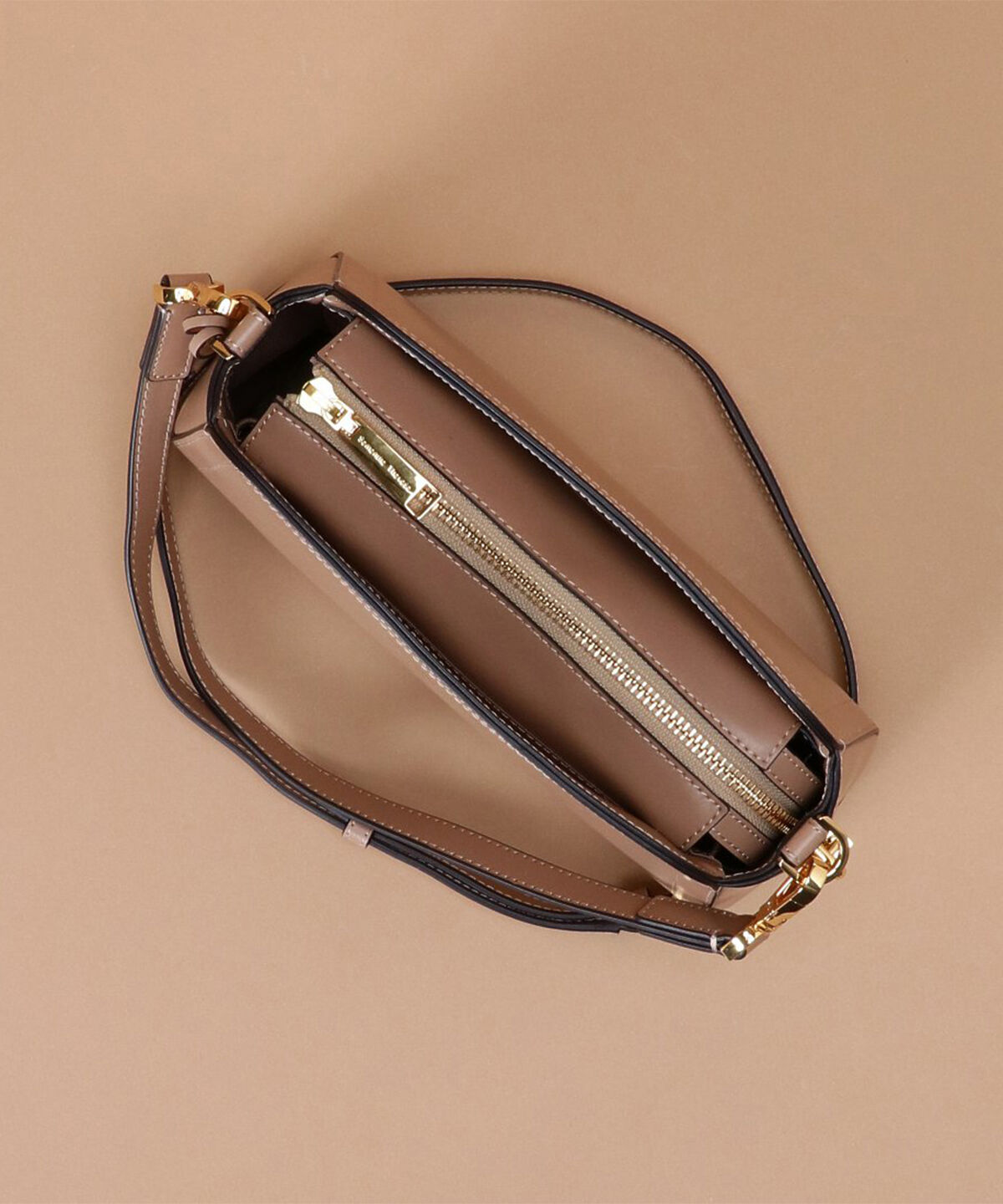 Samantha Thavasa「トラペズミニヨン ショルダーバッグ」|ショルダー・メッセンジャー|