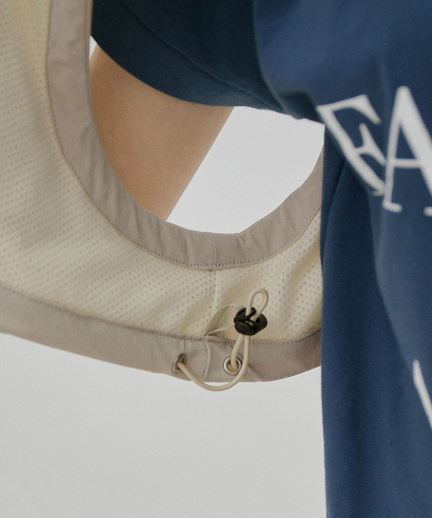 SALON adam et rope'「【Americana for SALON】[撥水機能付き]別注フード付きクロップドベスト」|ベスト・ジレ|