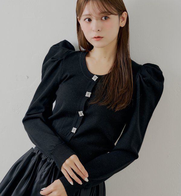  「【SALON by Chico】ビジューボタンパワショルデザインカーディガン」|カーディガン|ブラック