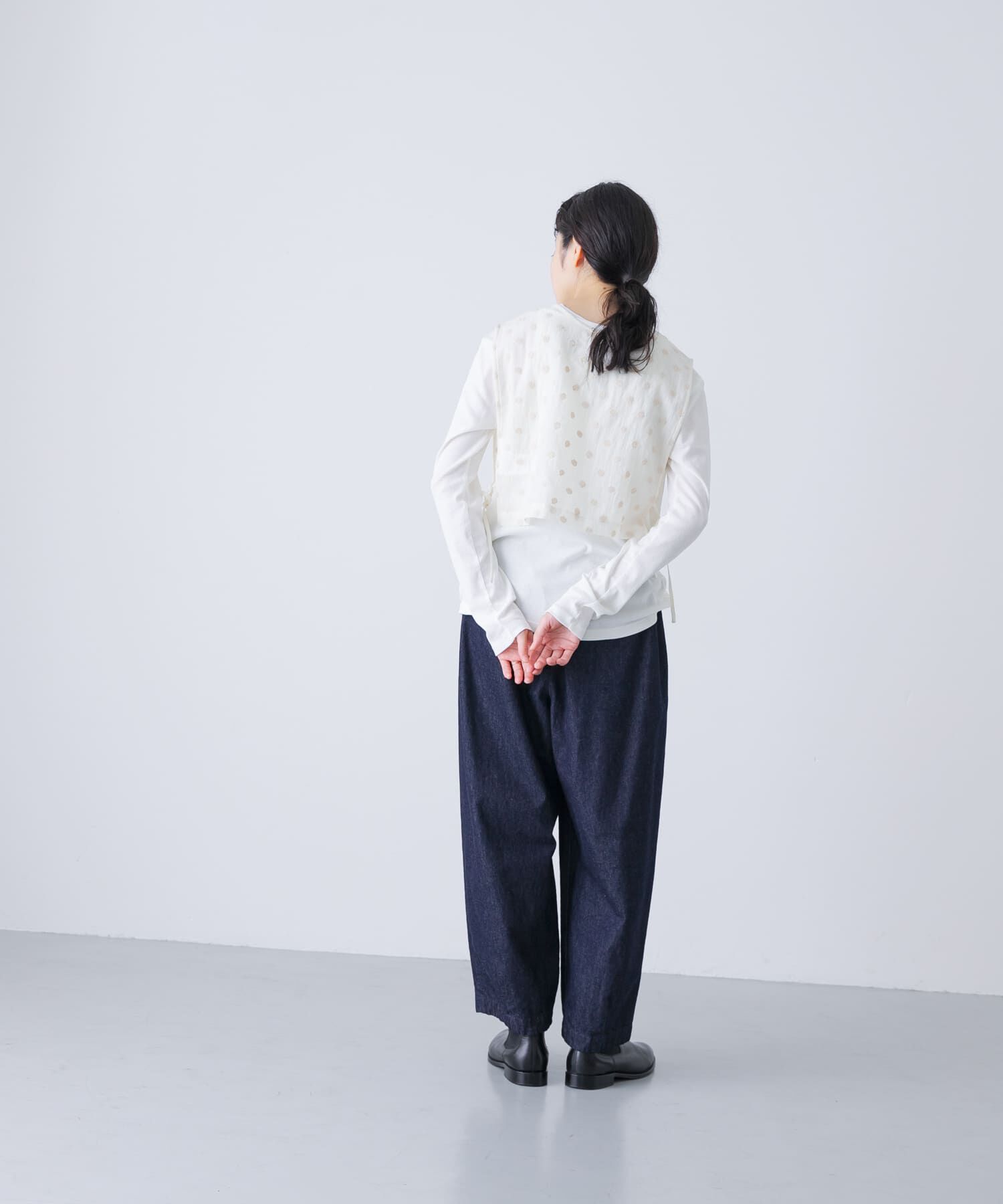 かぐれ「ドット刺繍ウールガーゼビブ」|ベスト・ジレ|