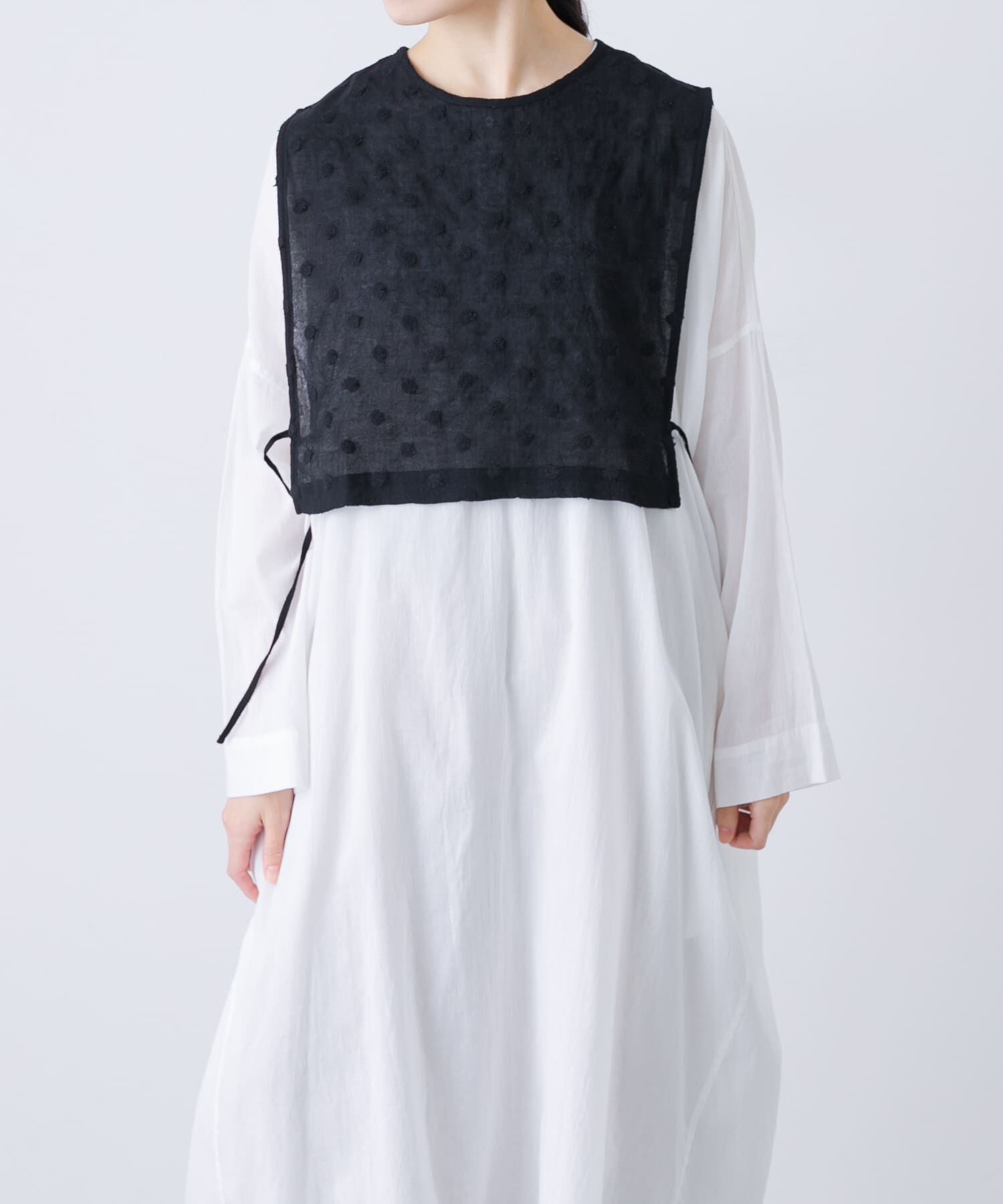 かぐれ「ドット刺繍ウールガーゼビブ」|ベスト・ジレ|