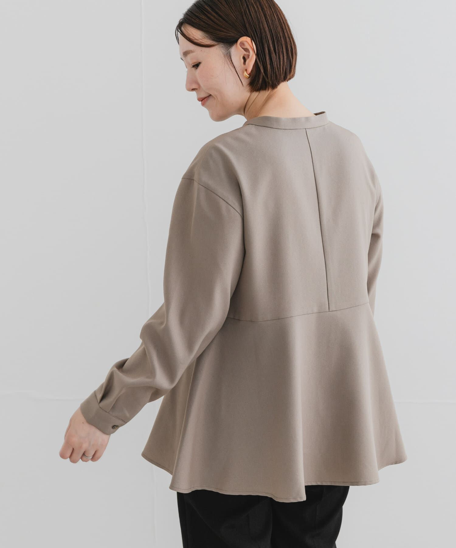 URBAN RESEARCH ROSSO「『UR TECH SMOOTHLUXE』F by ROSSO　サイドペプラムブラウス」|シャツ・ブラウス|