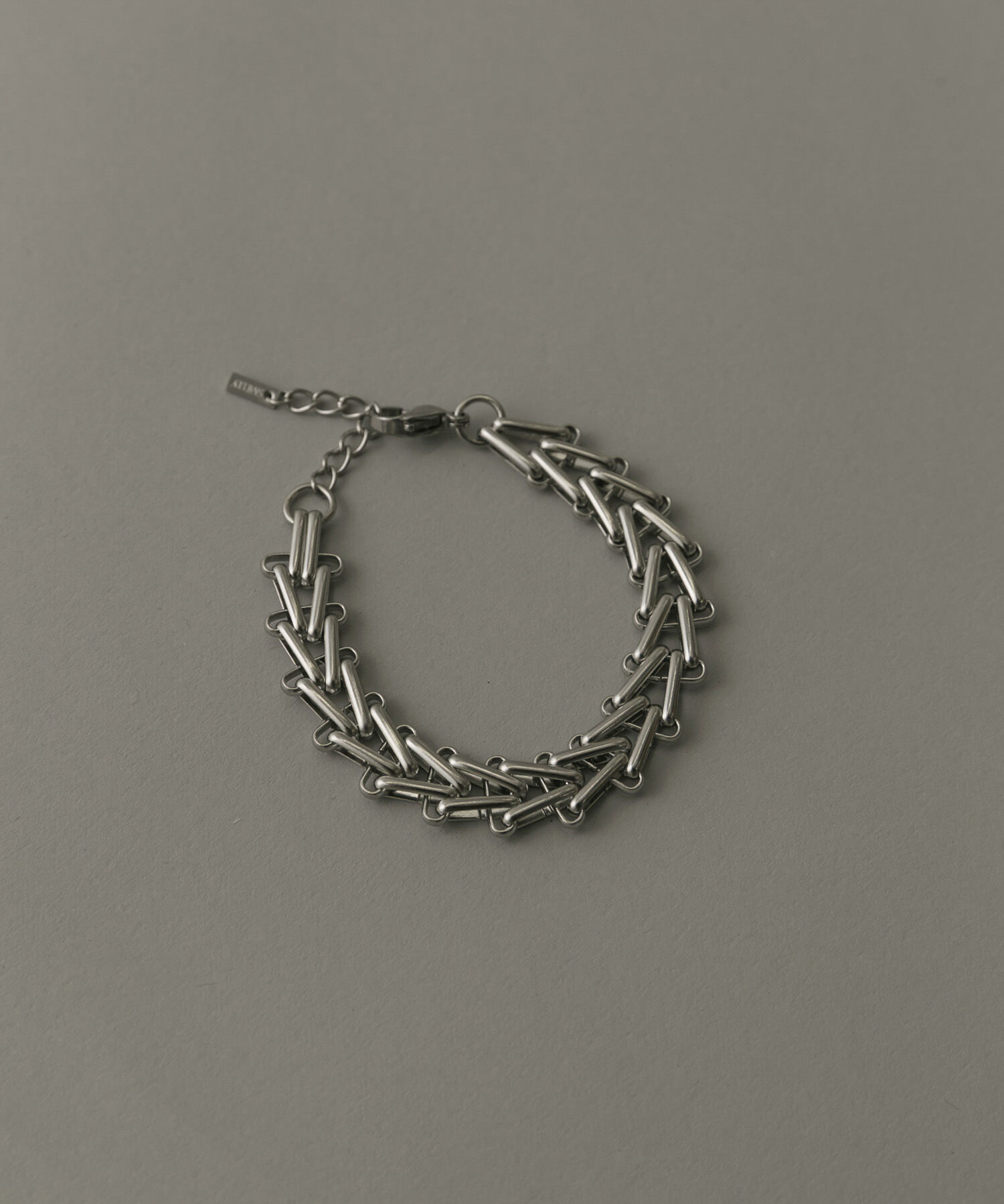 SMELLY「ステンレストライアングルチェーンブレスレット」|ブレスレット・バングル|