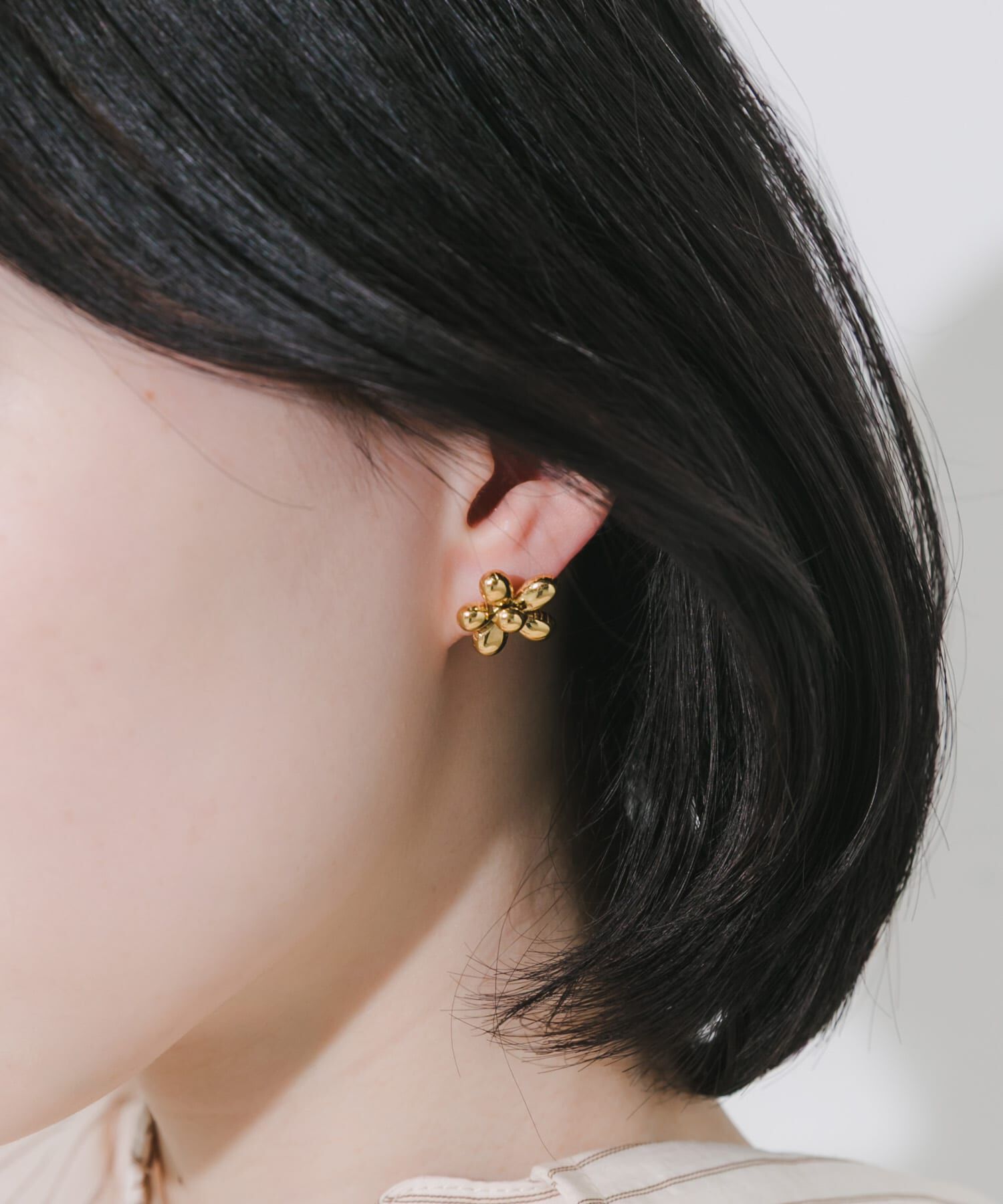 SMELLY「ステンレスプックリフラワーピアス」|ピアス|