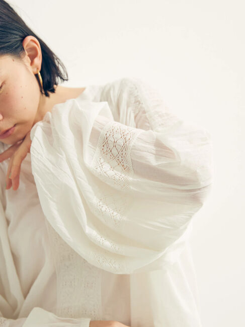 AMERICAN HOLIC「ショルダーピンタック袖ボリュームブラウス」|シャツ・ブラウス|