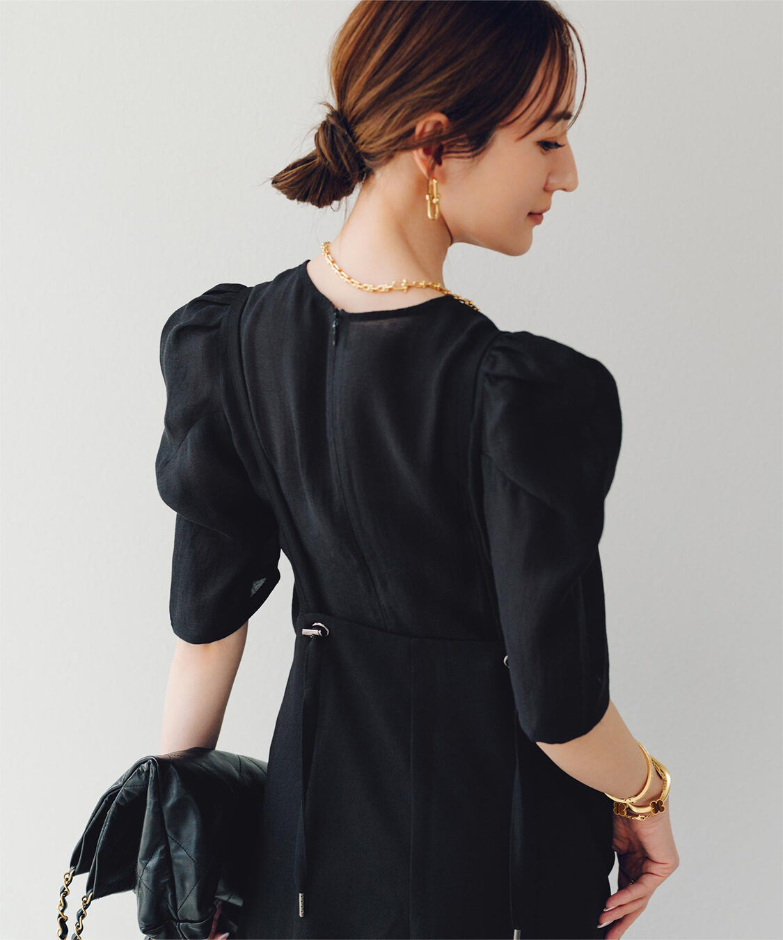 ur's「【星玲奈さんコラボアイテム】パワーショルダーウエストシェイプトップス」|Tシャツ・カットソー|