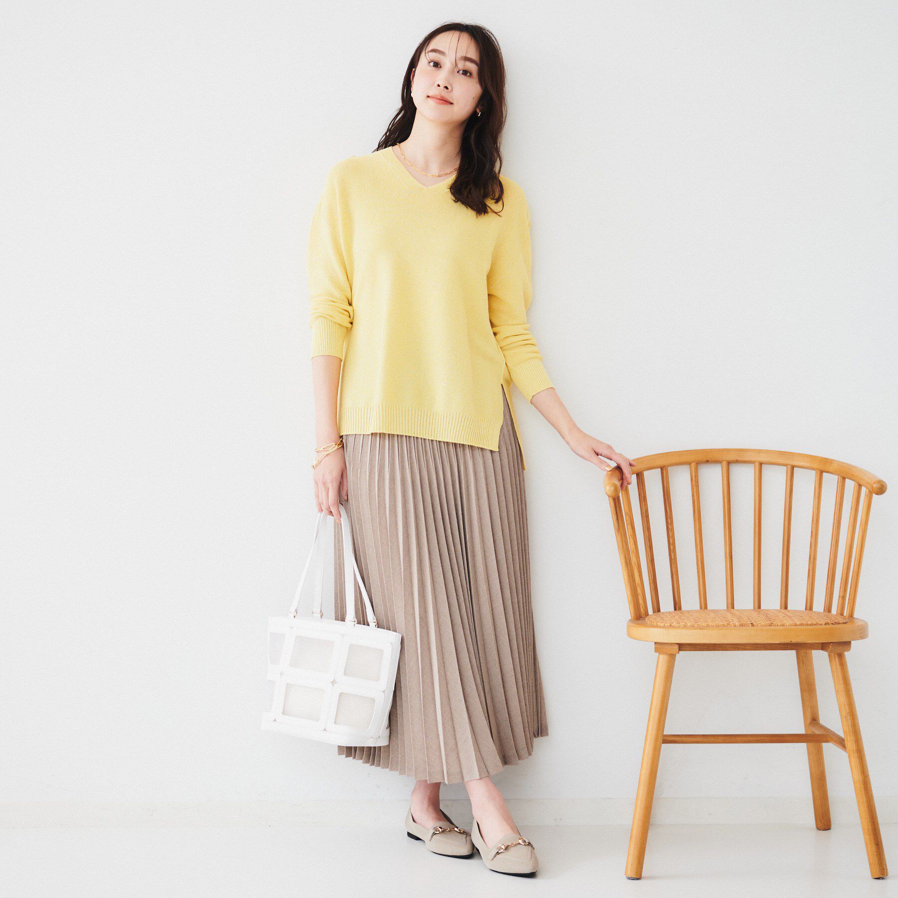 UNTITLED「【体型カバー/清涼感】サイドスリット Vネックニット」|ニット・セーター|