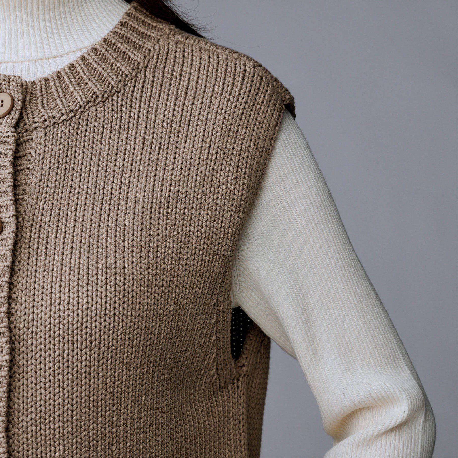 UNTITLED「【レイヤード/前ボタン】2WAYニットベスト」|ニット・セーター|