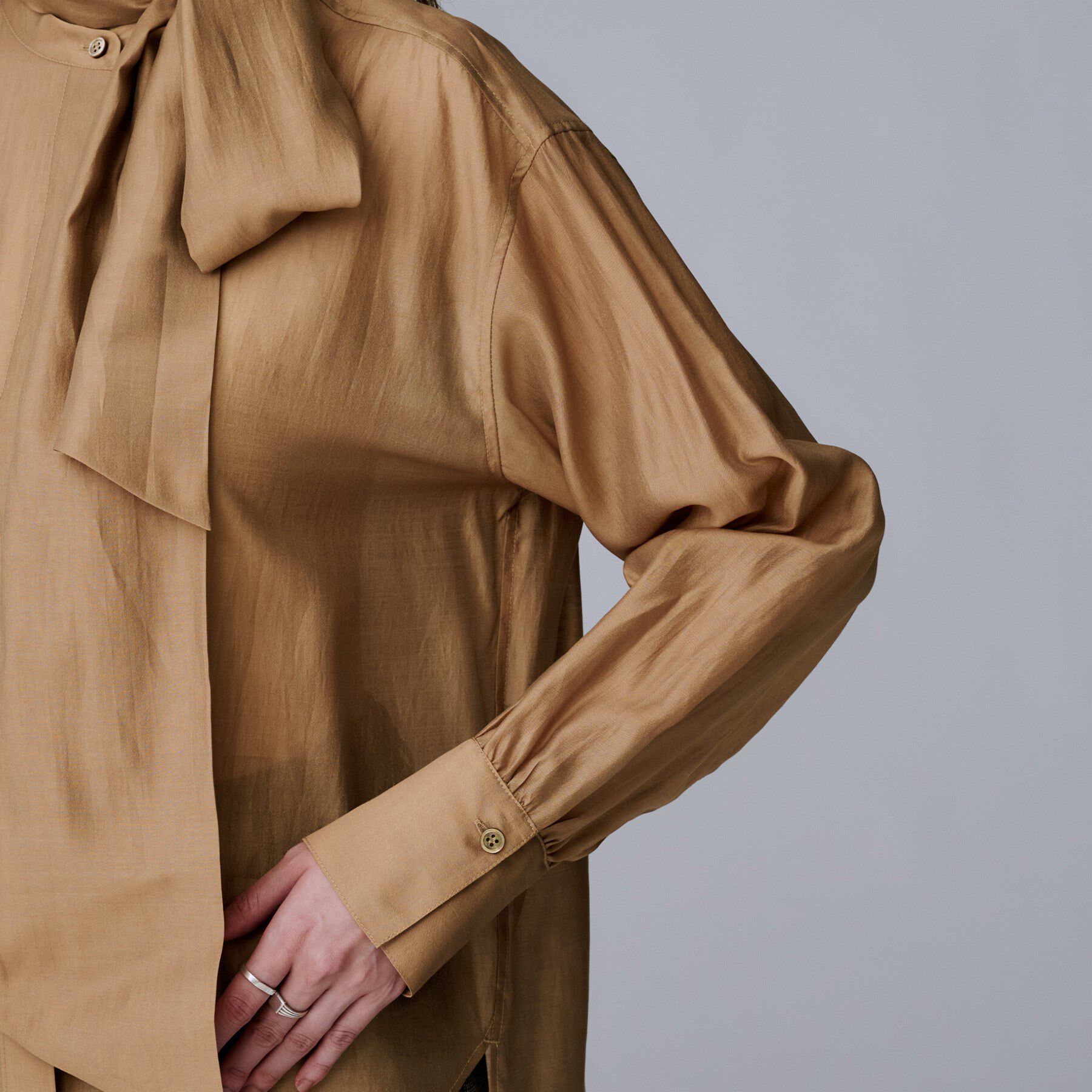 UNTITLED「【ボウタイリボン/バンドカラー/レイヤード】2WAYシアーブラウス」|シャツ・ブラウス|