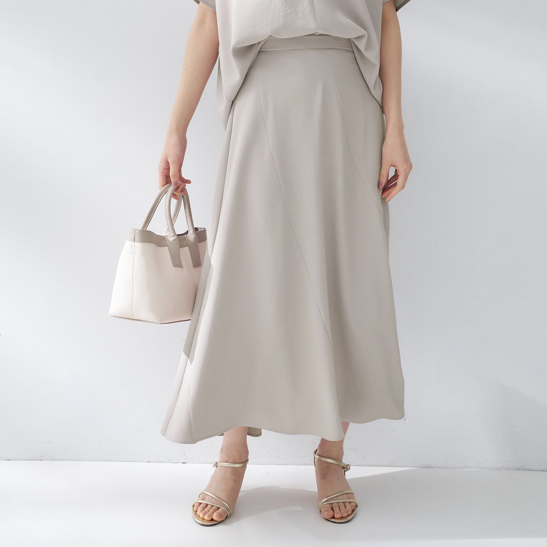 UNTITLED「【夏の名品セットアップが今年も登場！/はっ水/遮熱】リラクミスト フレアスカート」|スカート|ベージュ(052)