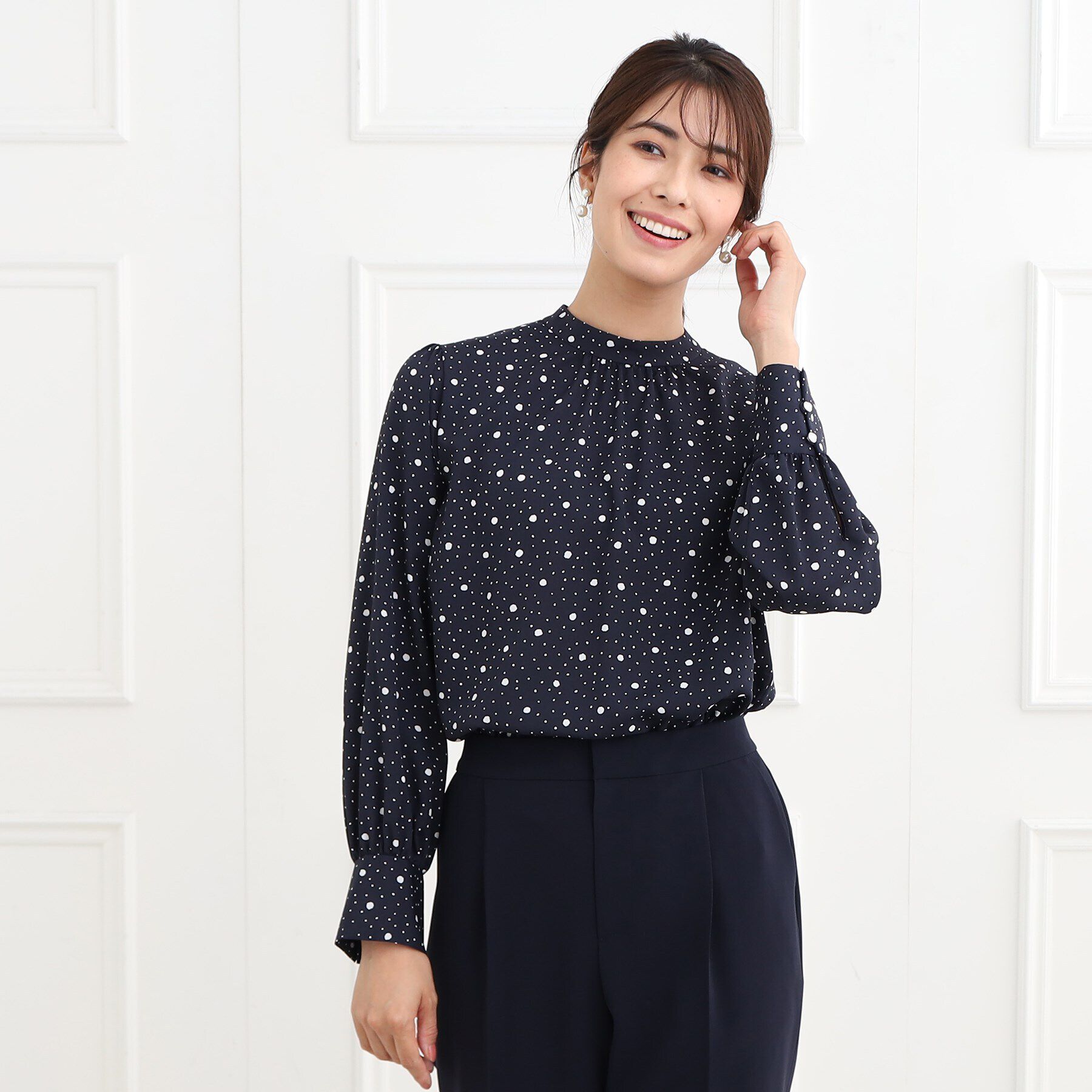 Reflect「【フォーマル/マシンウォッシュ可】ドットプリントブラウス」|シャツ・ブラウス|ネイビー(194)