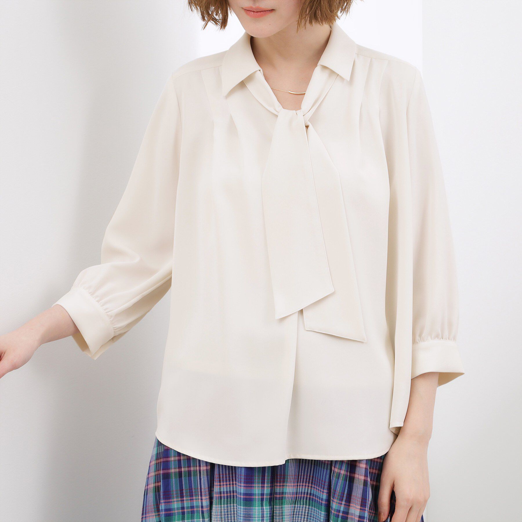 grove「【貴島明日香さん着用・洗える】チャーム付きマルチWAYボウタイブラウス」|シャツ・ブラウス|