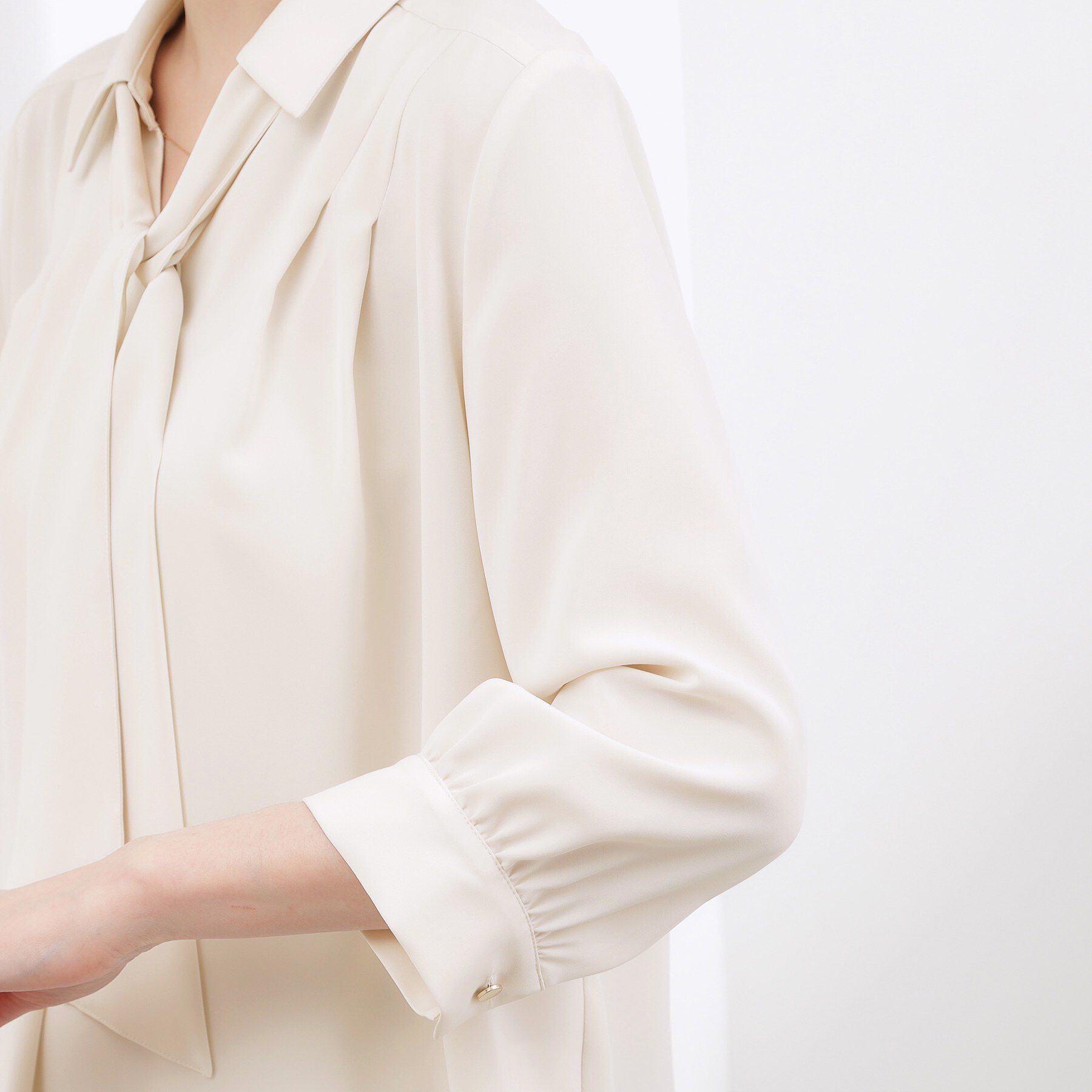 grove「【貴島明日香さん着用・洗える】チャーム付きマルチWAYボウタイブラウス」|シャツ・ブラウス|