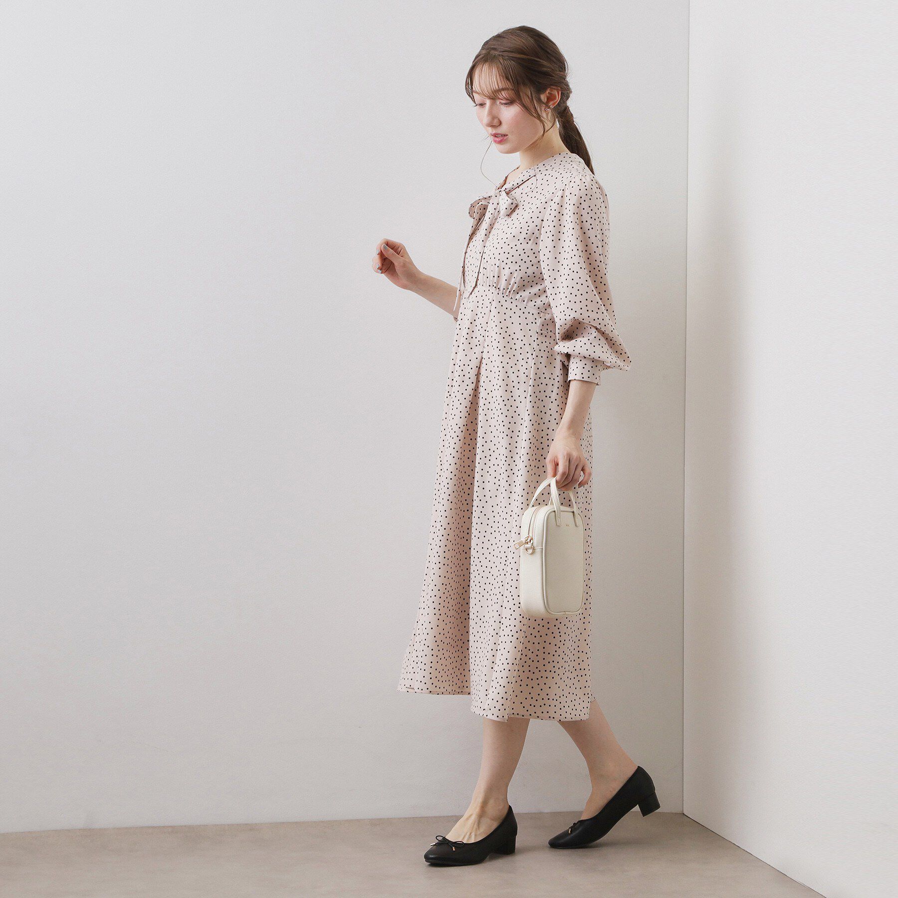 index「リボンボウタイドットワンピース【洗濯機OK/イージーアイロン/防シワ】」|ワンピース|