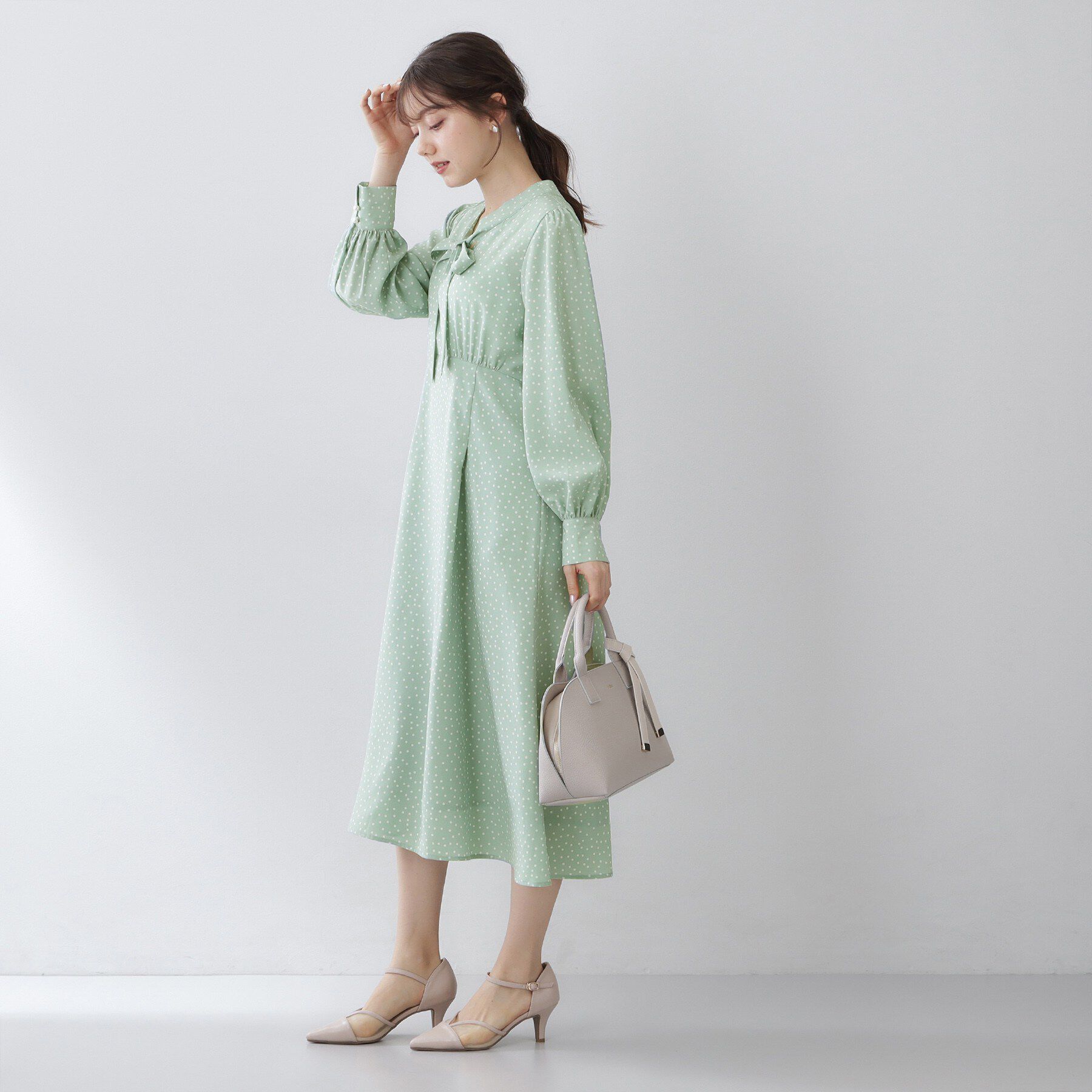 index「リボンボウタイドットワンピース【洗濯機OK/イージーアイロン/防シワ】」|ワンピース|