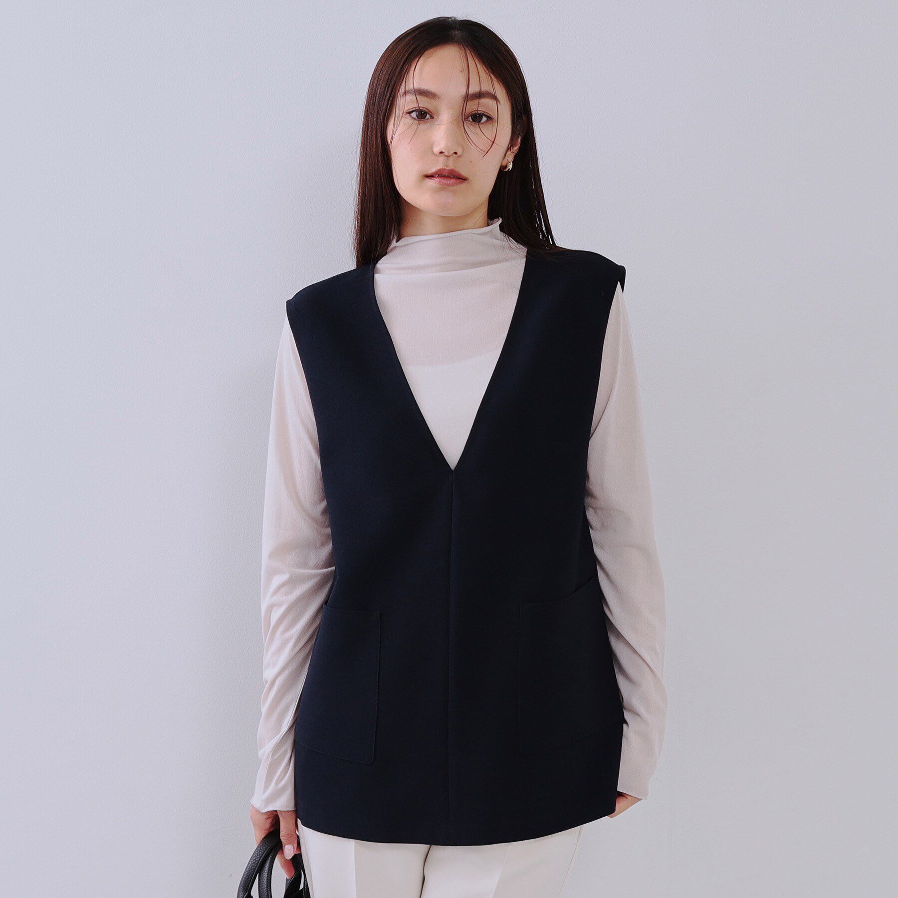 OPAQUE.CLIP「Vネックプルオーバーベスト【洗濯機洗い可】」|ベスト・ジレ|ネイビー(094)