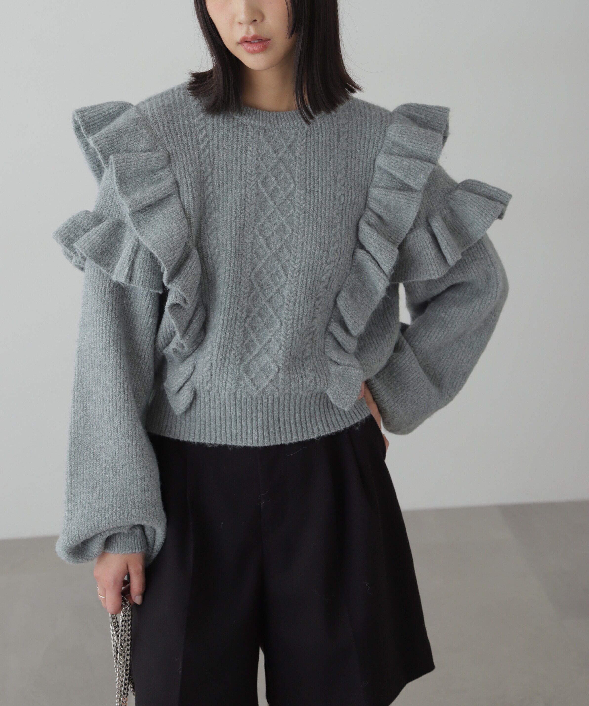  「肩フリルケーブルニット」|ニット・セーター|ライトブルー