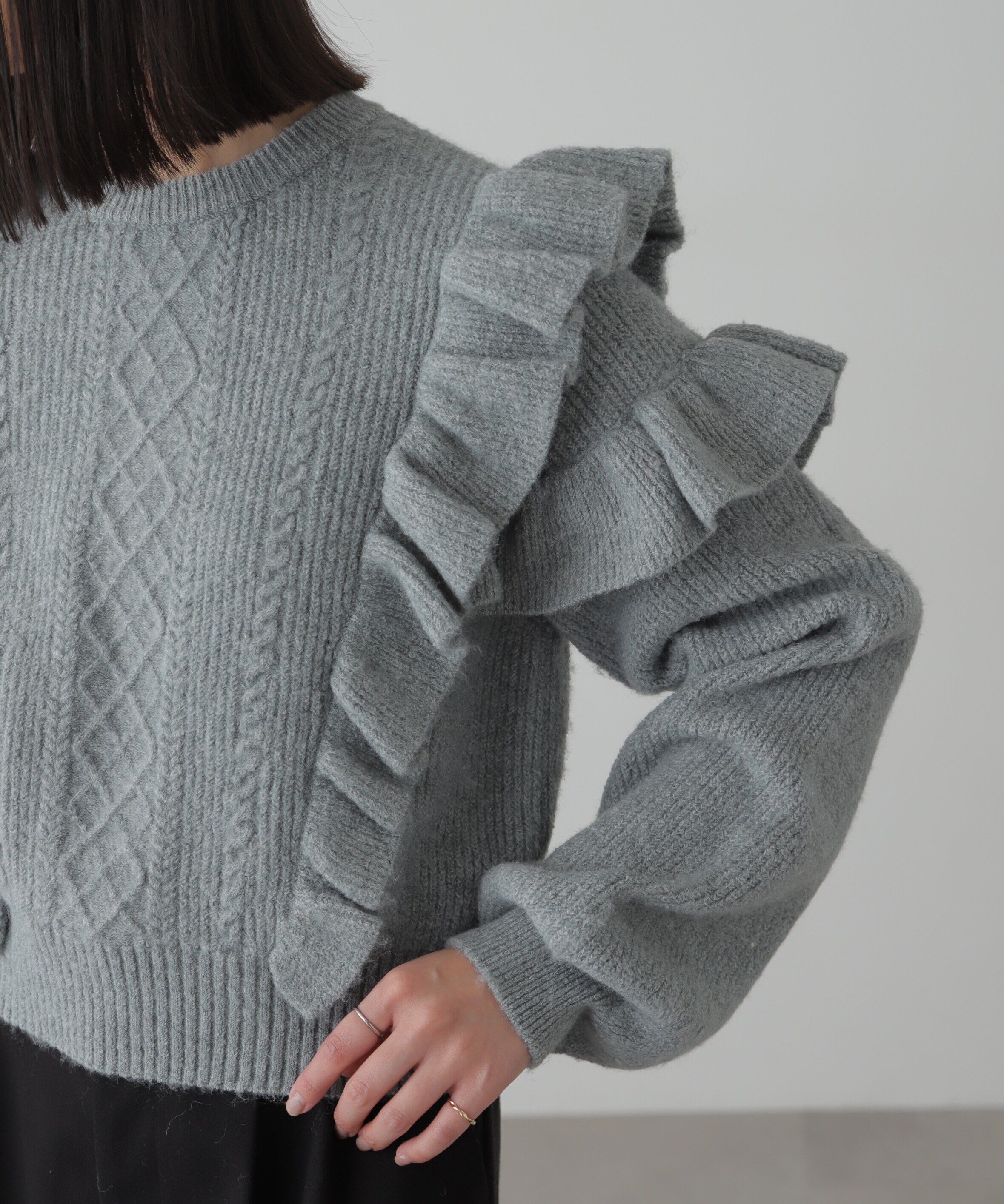  「肩フリルケーブルニット」|ニット・セーター|