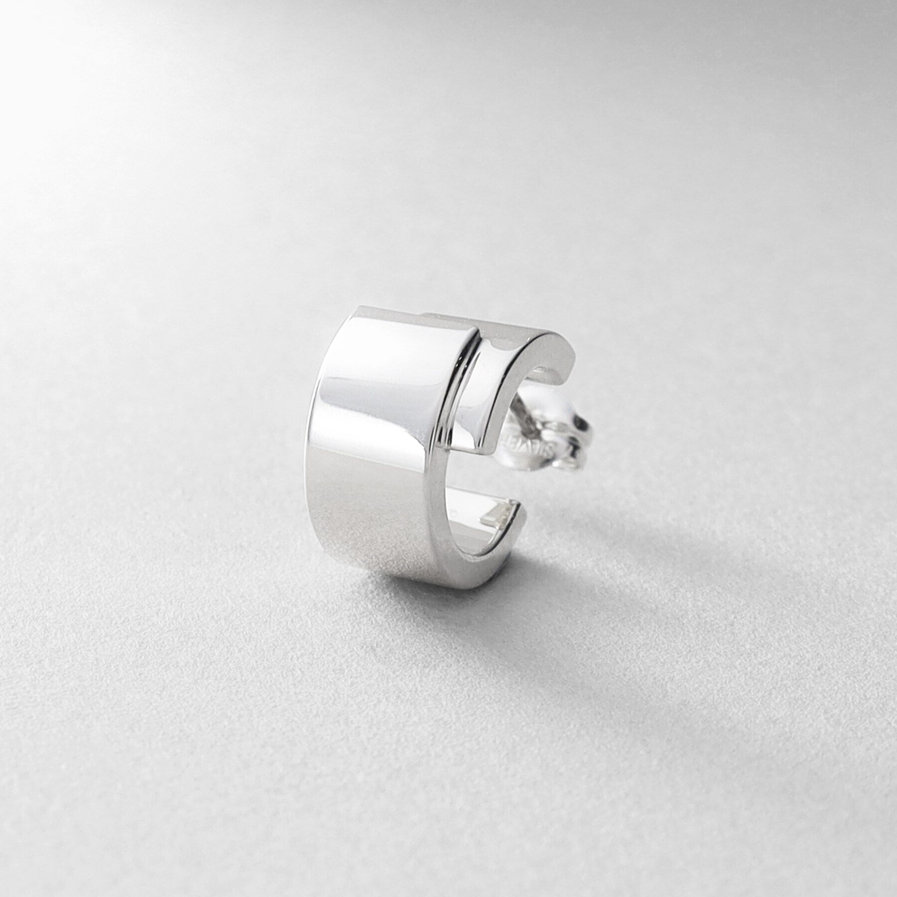 COCOSHNIK ONKITSCH「シルバー スモールフープ スライドプレートピアス」|ピアス|