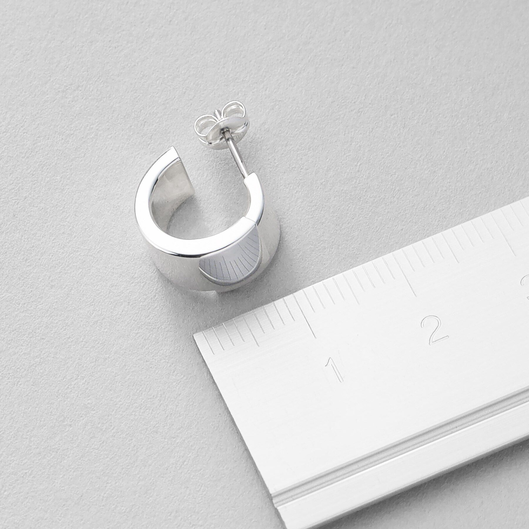 COCOSHNIK ONKITSCH「シルバー スモールフープ スライドプレートピアス」|ピアス|