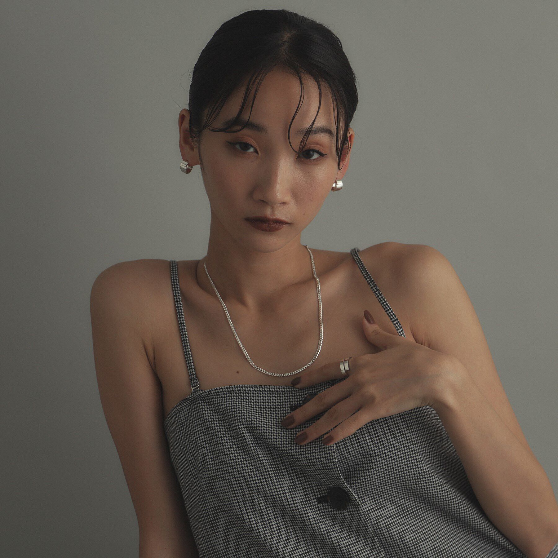 COCOSHNIK ONKITSCH「シルバー スモールフープ スライドプレートピアス」|ピアス|