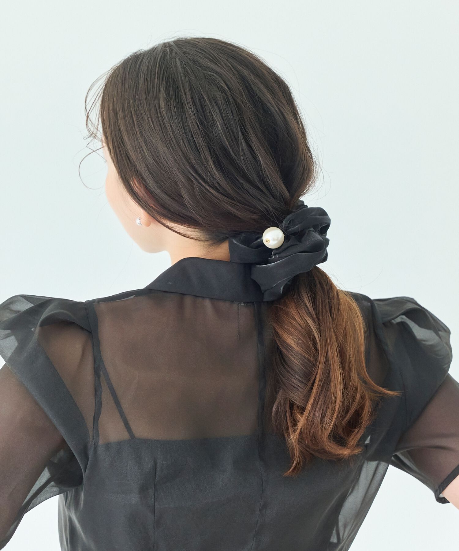  「ボリューミーシアーシュシュ　ブラック/パール/大ぶり」|ブレスレット・バングル|