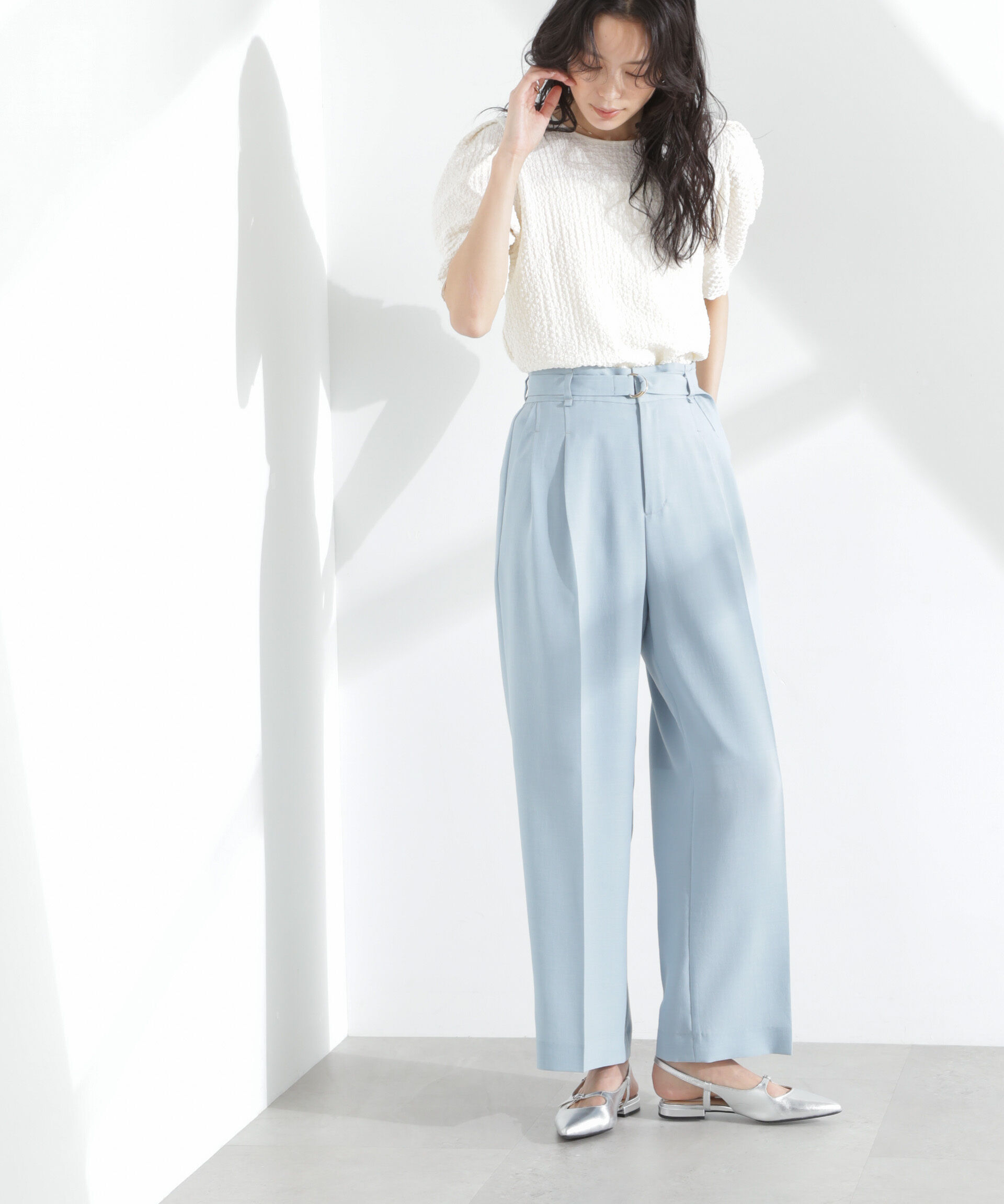 nano･universe「メランジドライ ベルト付きタックワイドパンツ(セットアップ可)」|チノ|