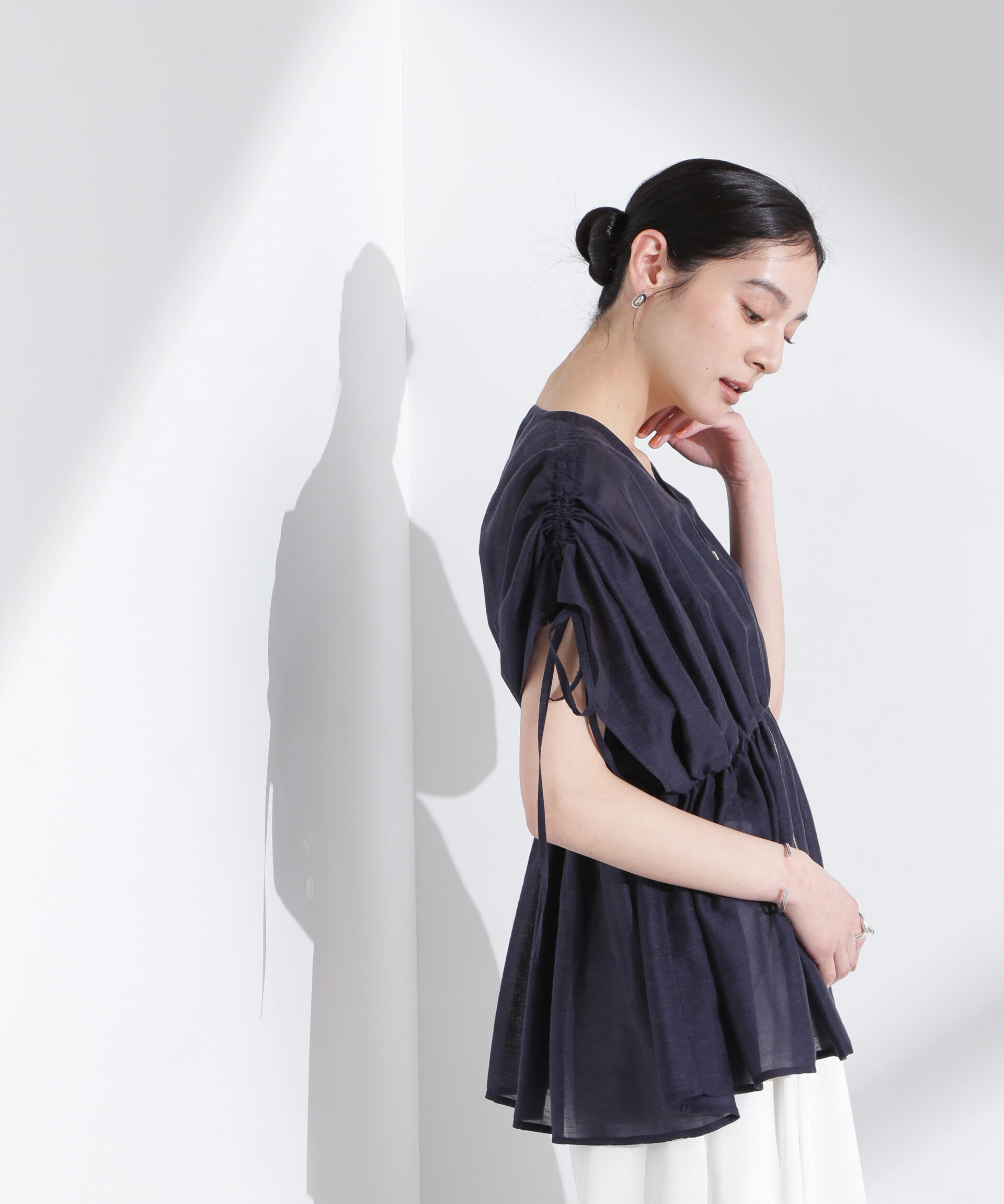 nano･universe「リネン混シアーギャザージップブラウス」|シャツ・ブラウス|