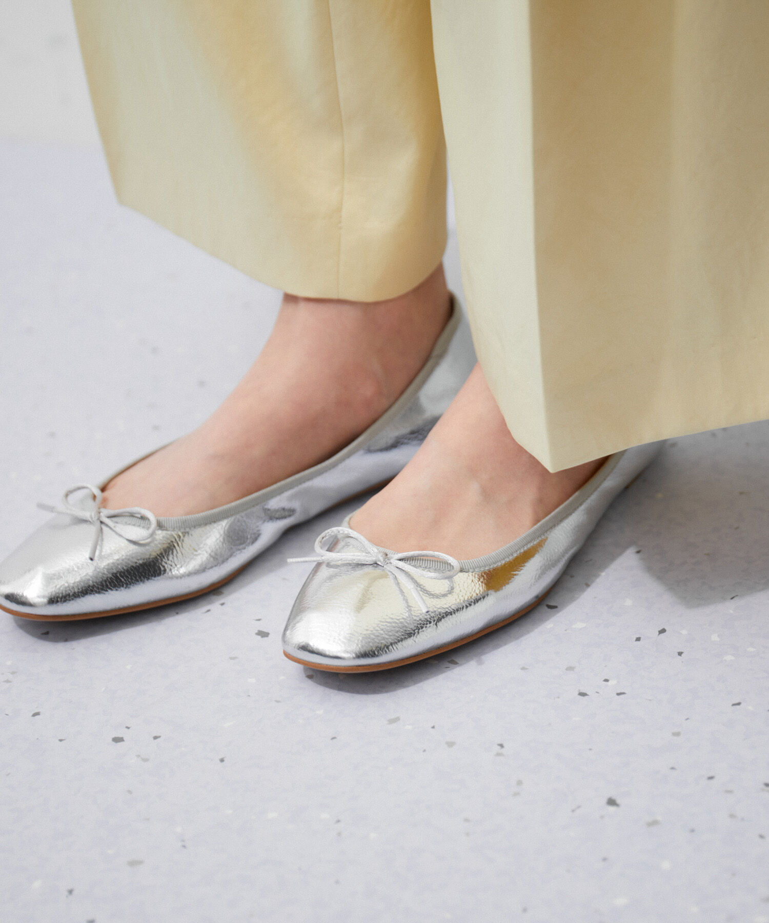 ADAM ET ROPE'「【サステナブル】メタリックバレエ」|バレエシューズ|
