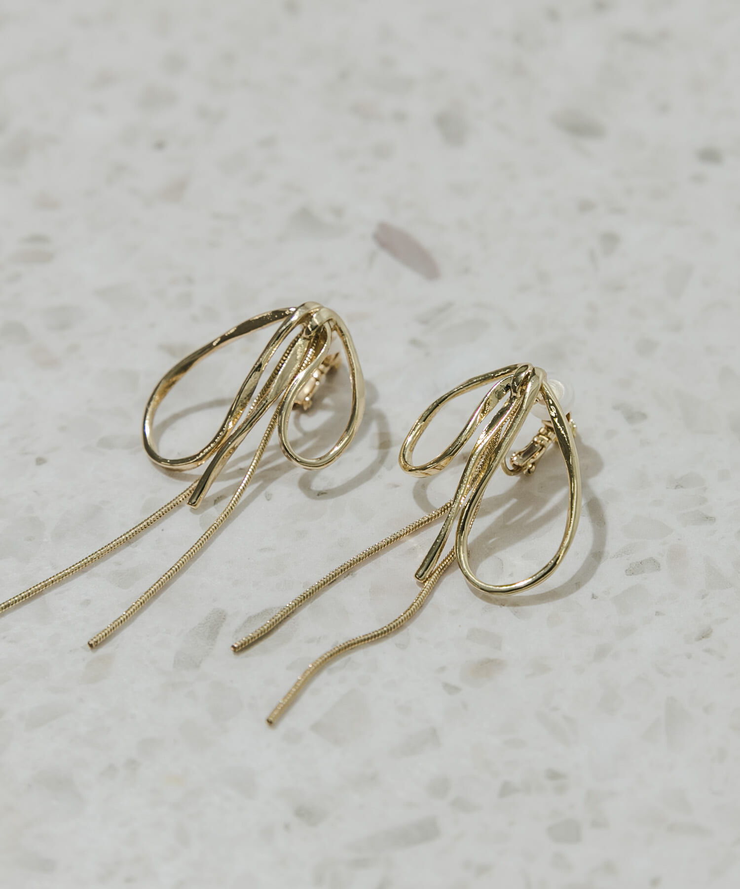 SMELLY「ニュアンスリボンスネークチェーンイヤリング」|イヤリング|