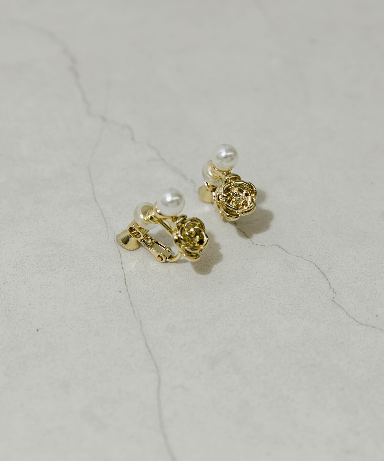 SMELLY「パールメタルフラワーイヤリング」|イヤリング|