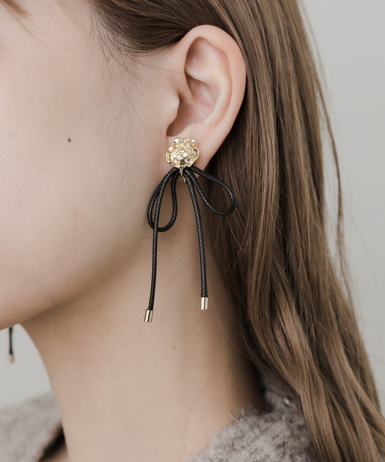 SMELLY「ローズモチーフリボンコードイヤリング」|イヤリング|