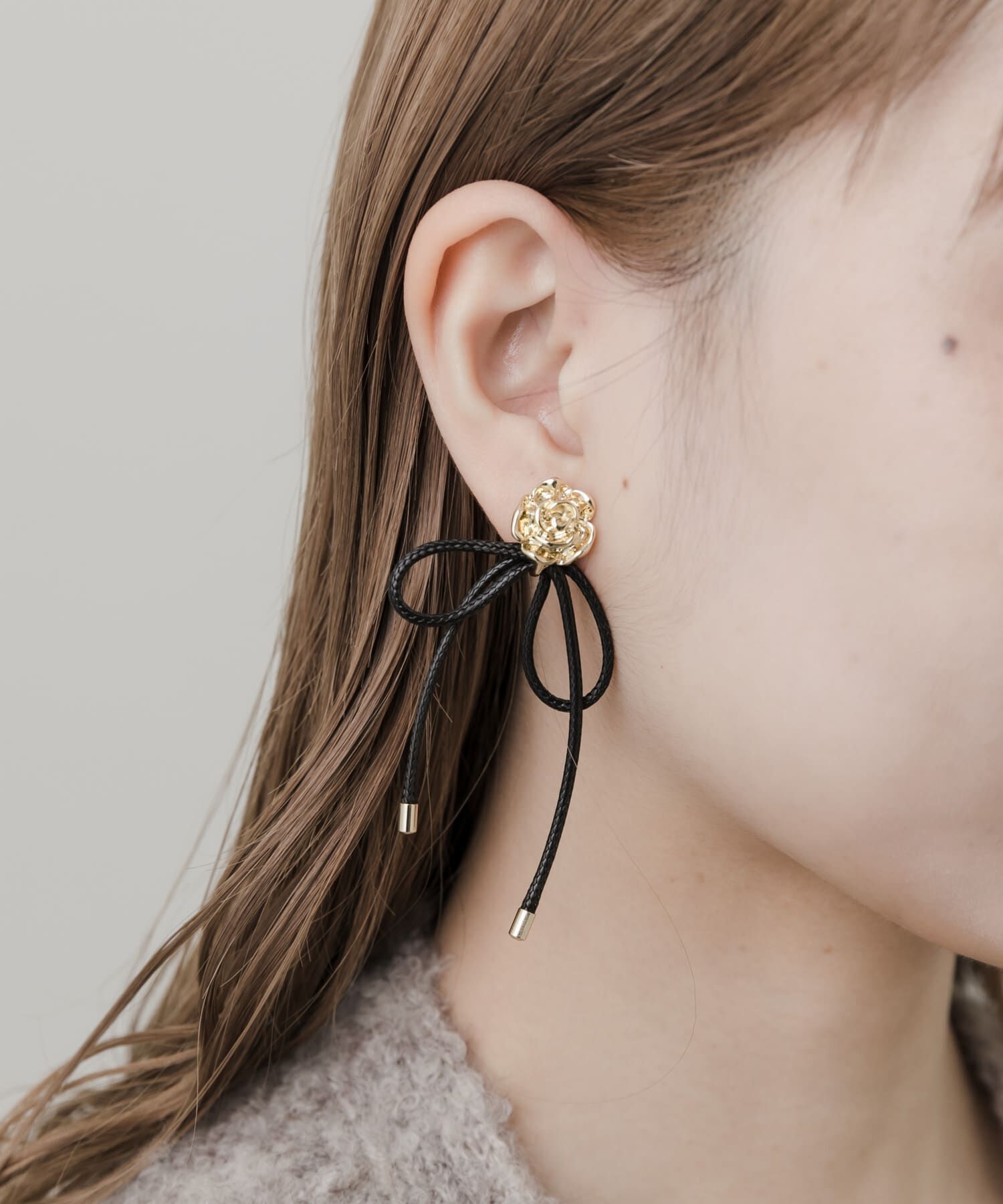 SMELLY「ローズモチーフリボンコードイヤリング」|イヤリング|