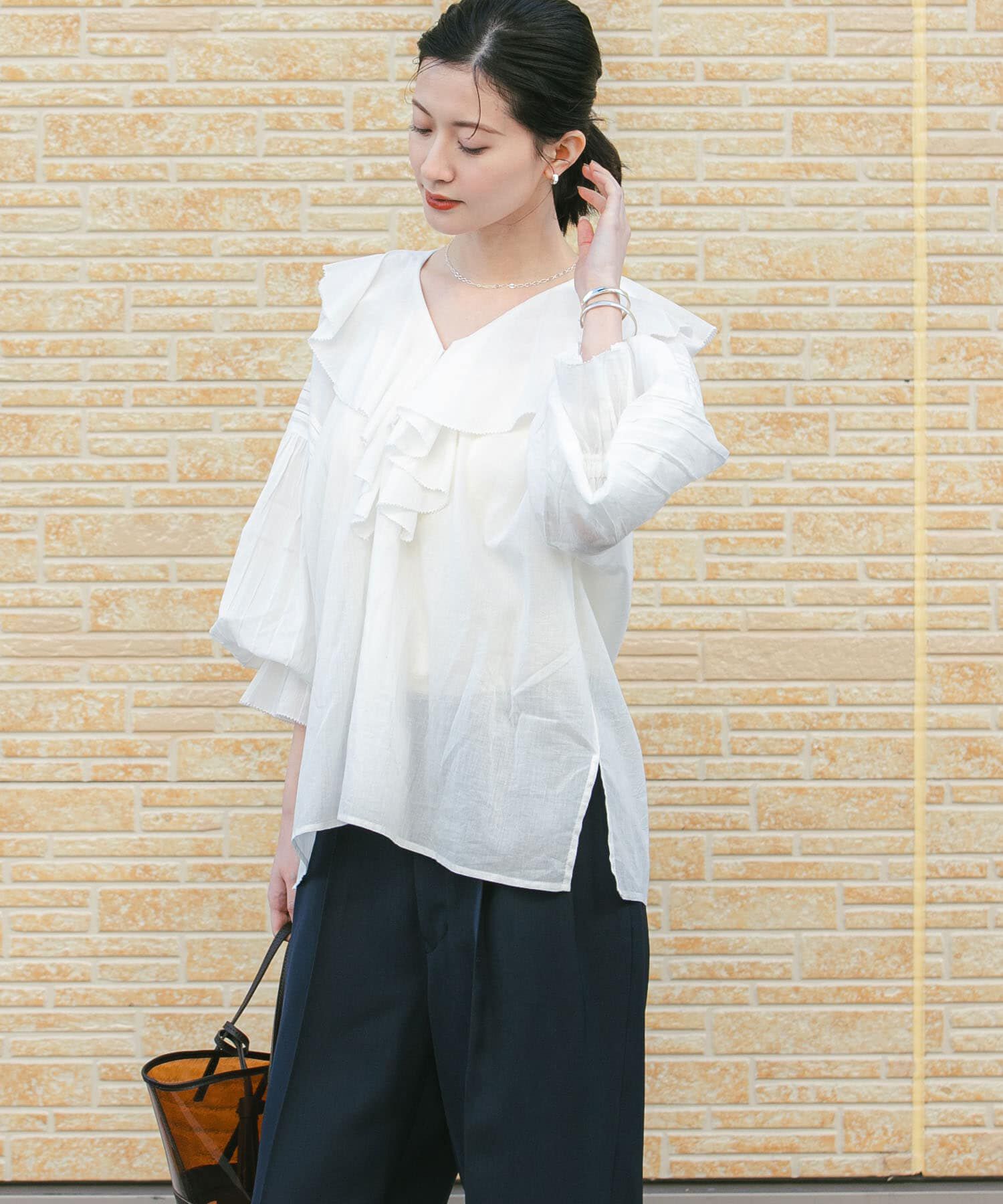 URBAN RESEARCH「『一部WEB限定カラー』コットンボイルラッフルブラウス」|シャツ・ブラウス|