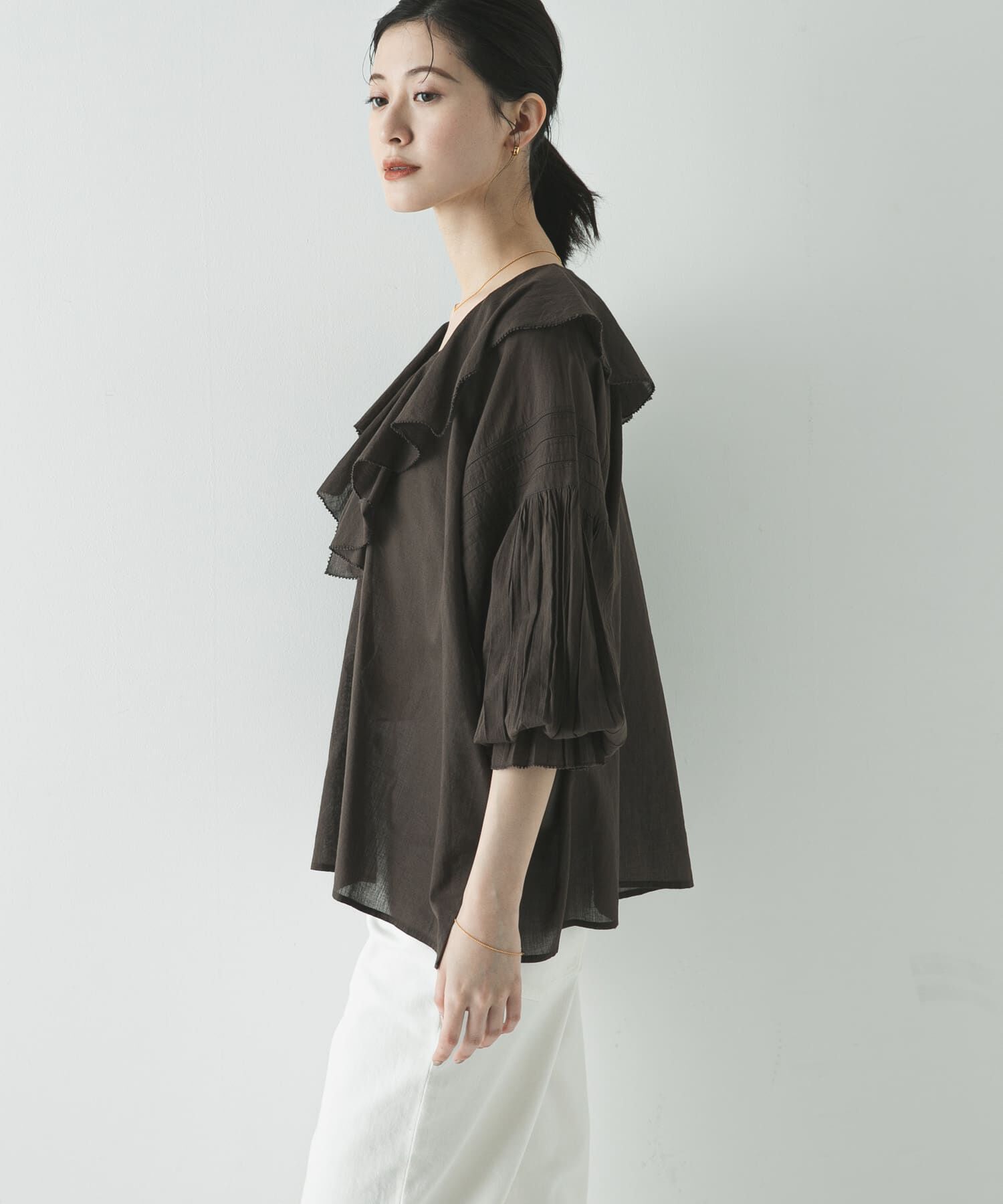 URBAN RESEARCH「『一部WEB限定カラー』コットンボイルラッフルブラウス」|シャツ・ブラウス|