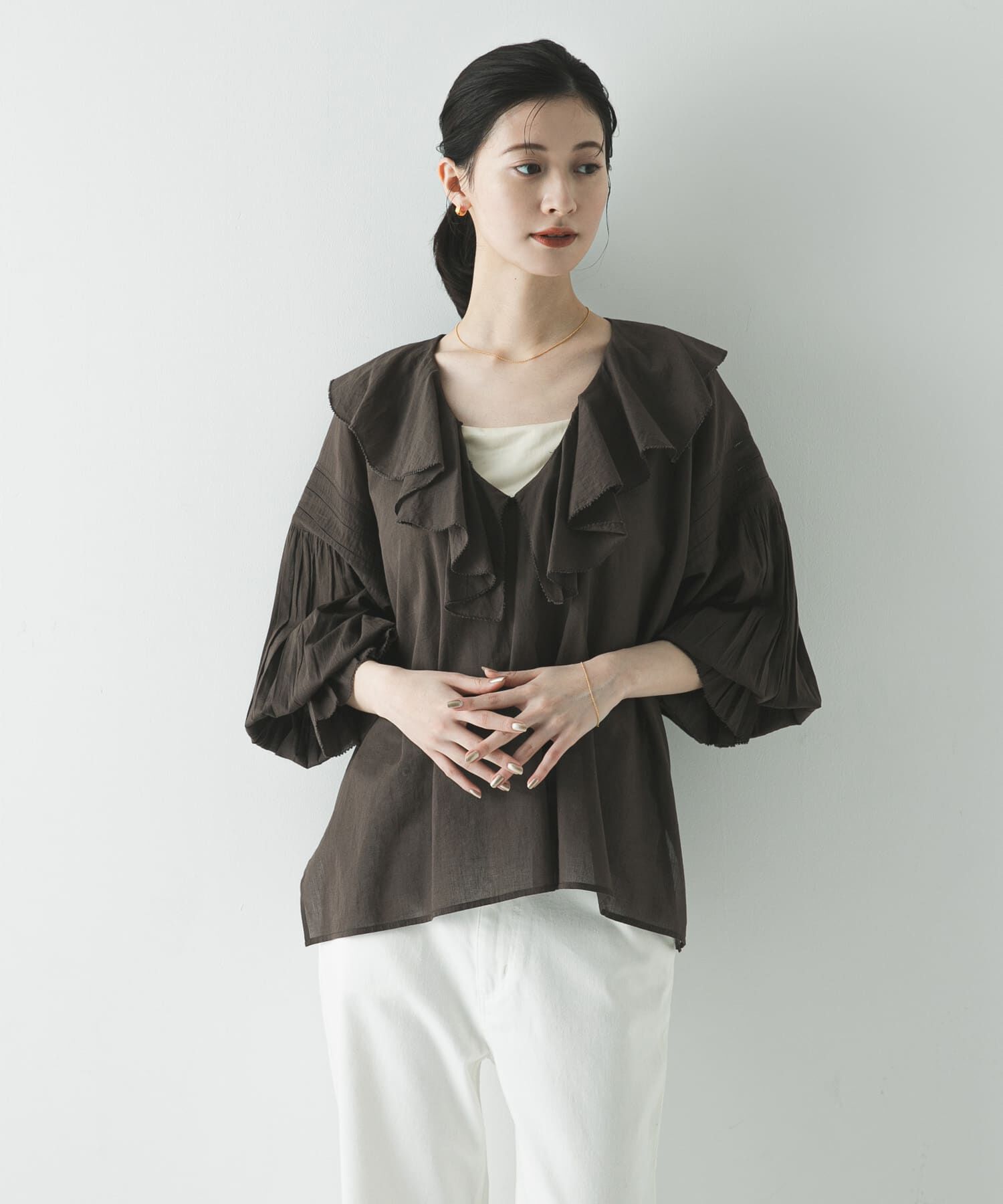 URBAN RESEARCH「『一部WEB限定カラー』コットンボイルラッフルブラウス」|シャツ・ブラウス|